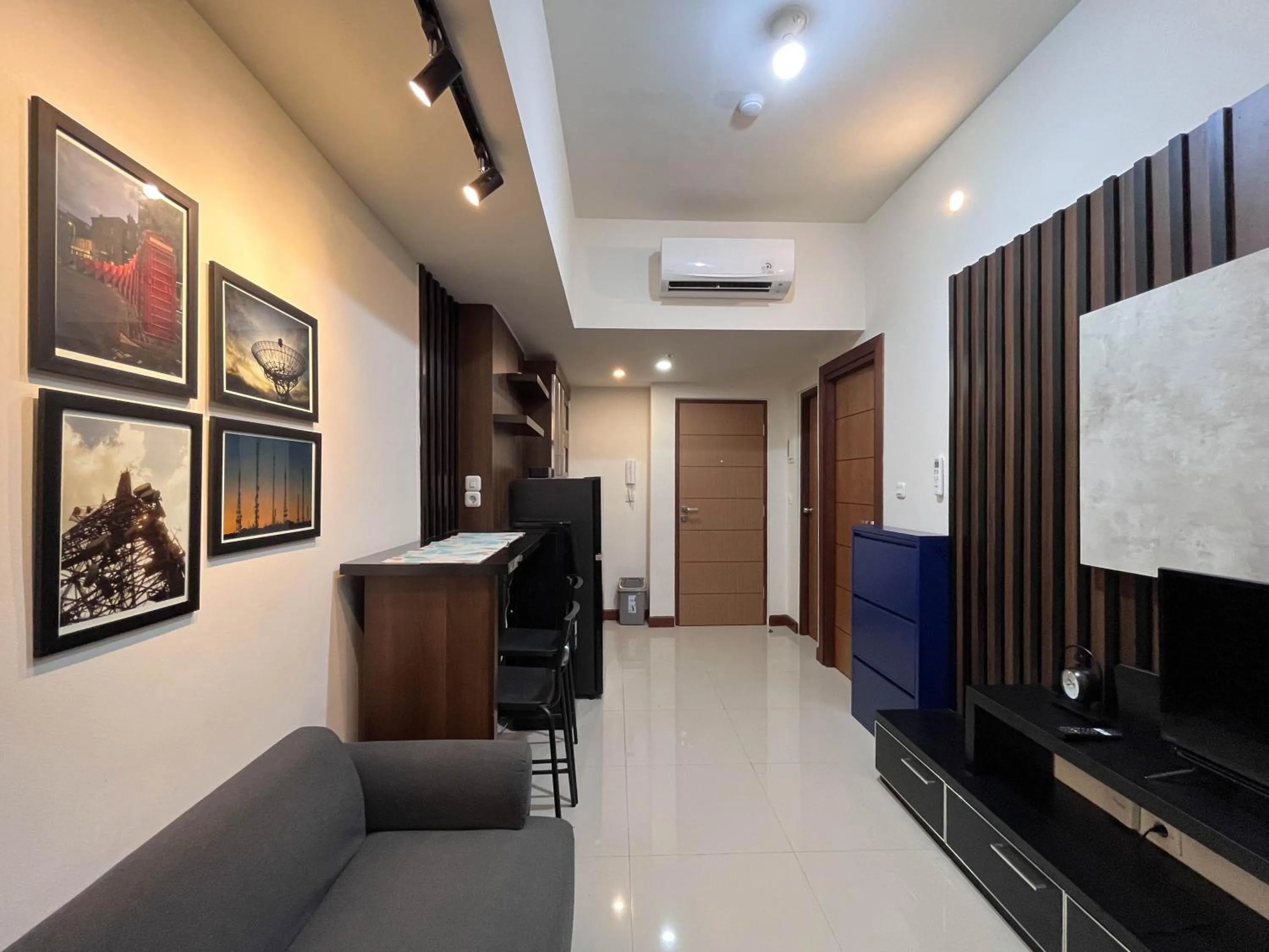 Living room in Warm and Cozy 2BR Vida View Makassar Apartment By Travelio