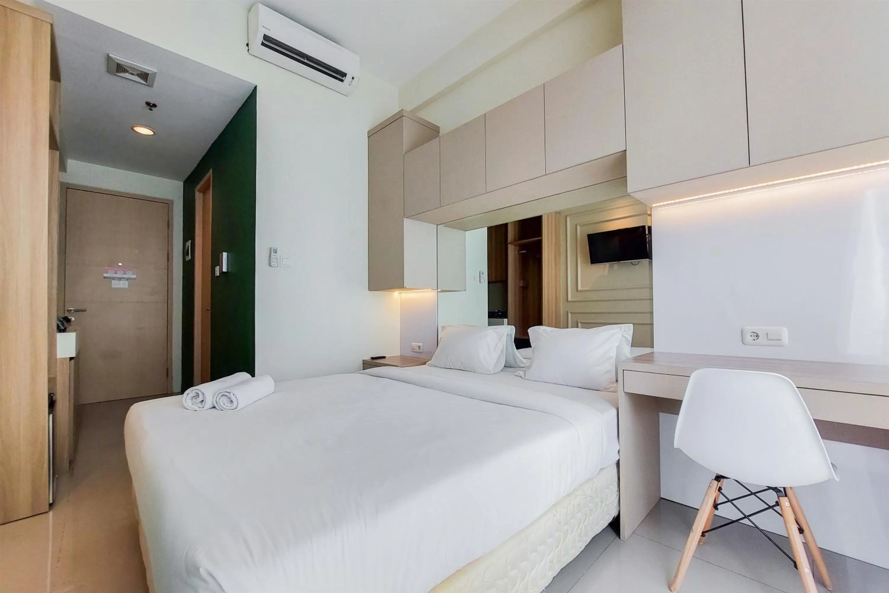 Cozy Stay Studio at Tree Park City BSD Apartment By Travelio