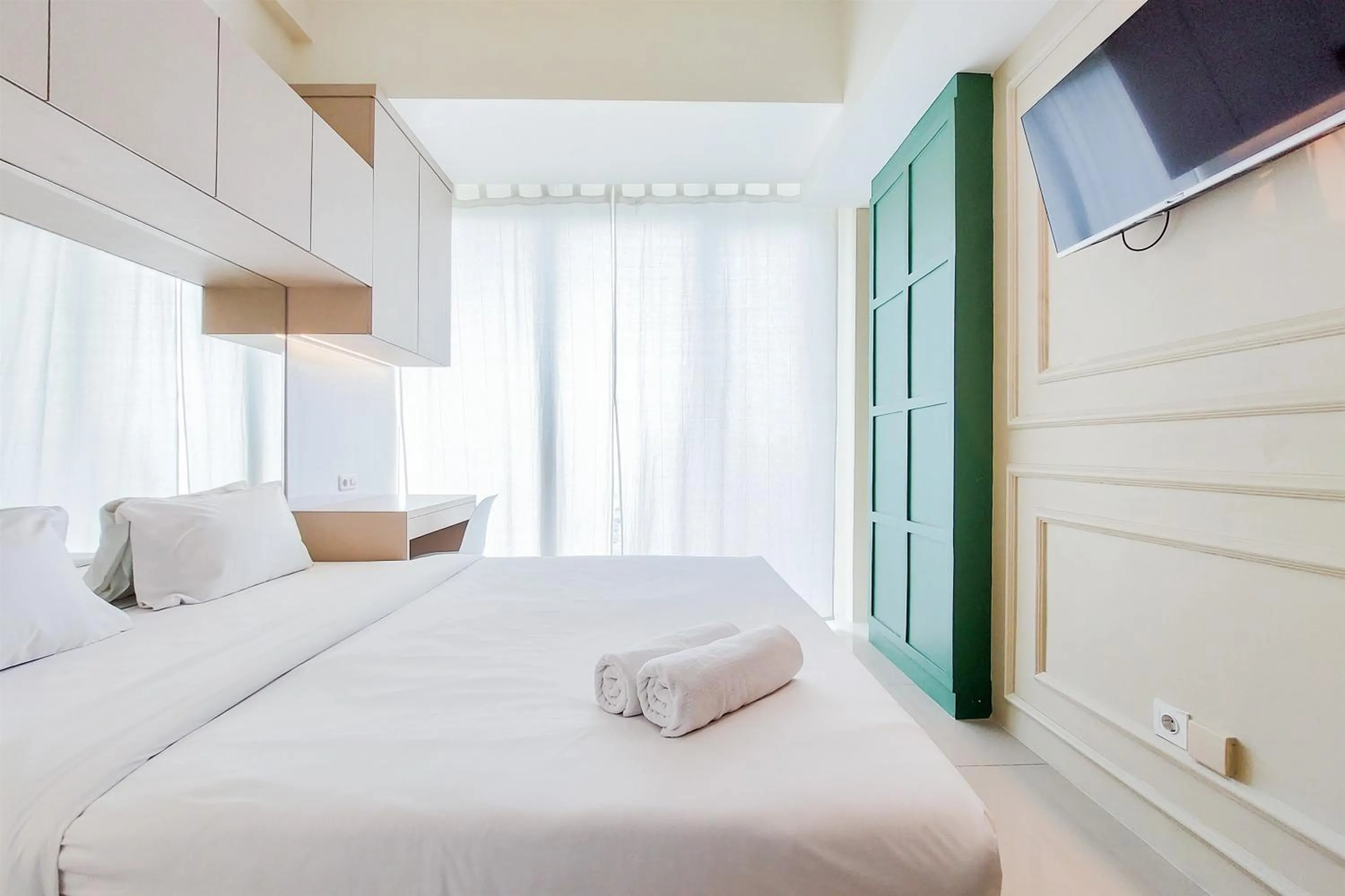 Cozy Stay Studio at Tree Park City BSD Apartment By Travelio