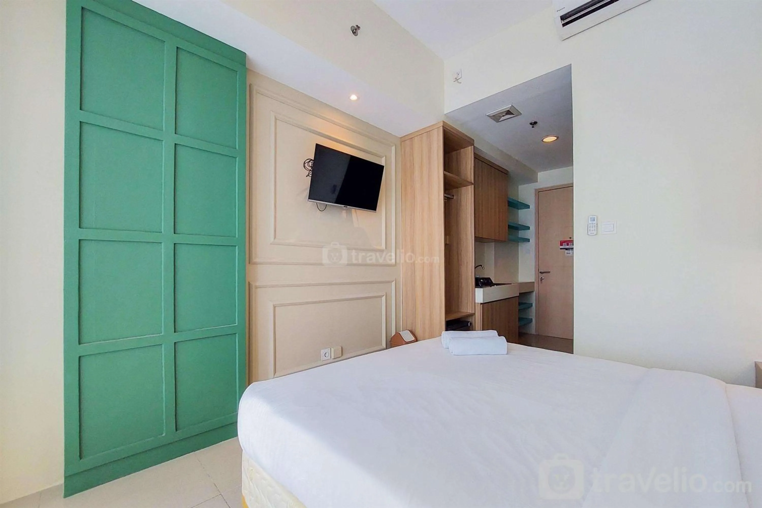 Cozy Stay Studio at Tree Park City BSD Apartment By Travelio