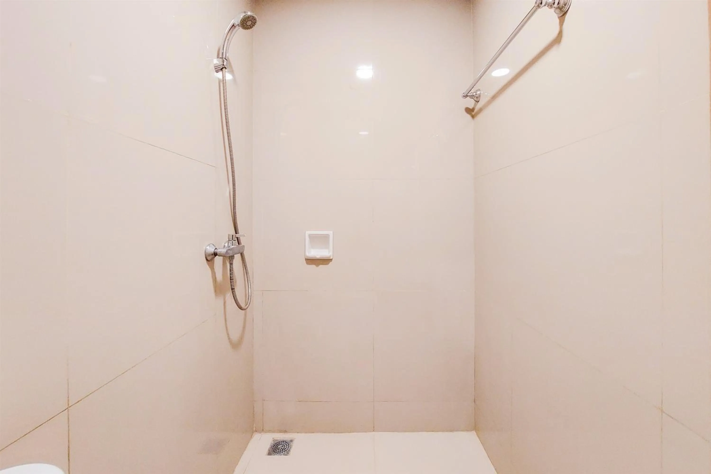 Cozy Stay Studio at Tree Park City BSD Apartment By Travelio