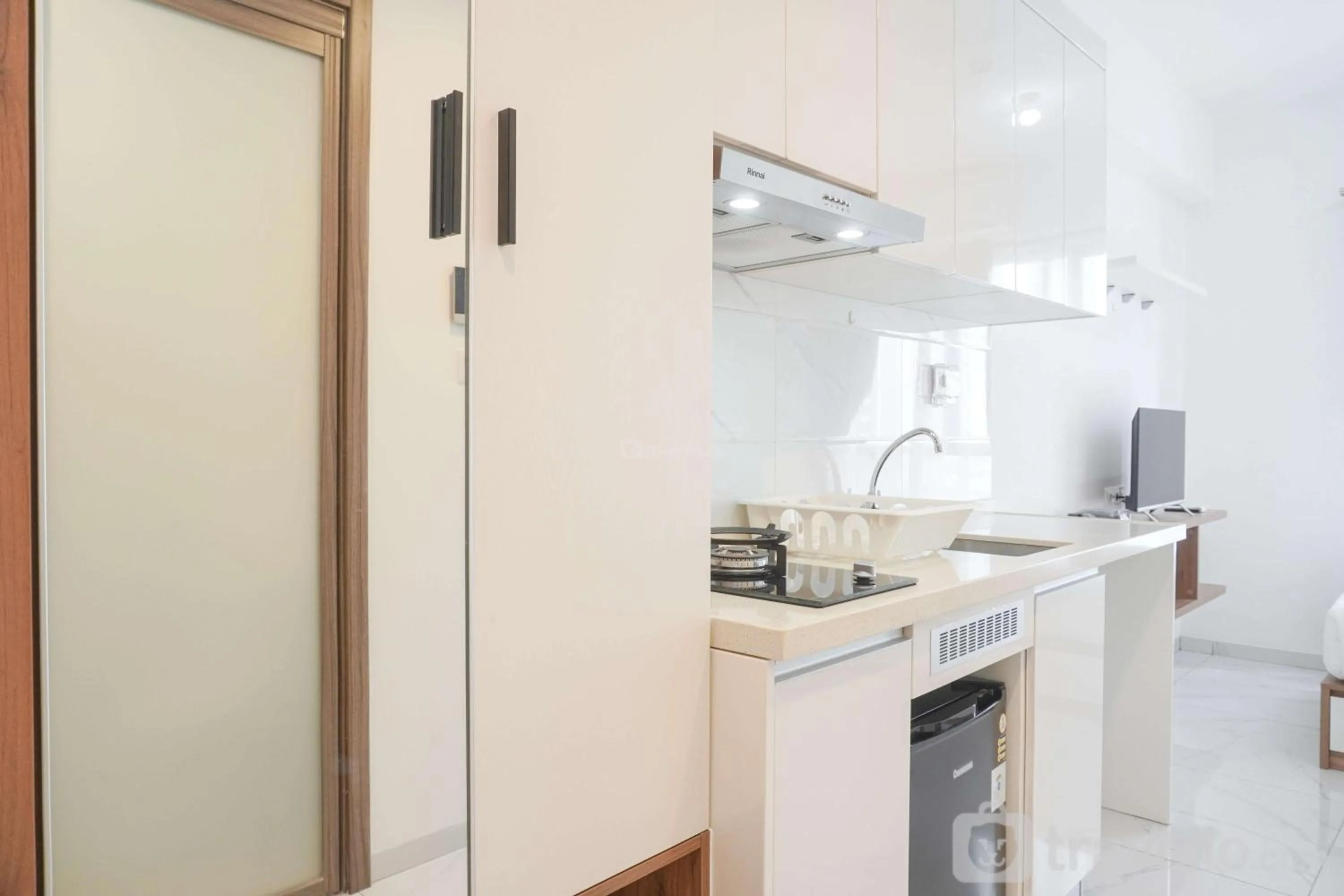 Good Deal and Comfy Studio Sky House Alam Sutera Apartment By Travelio