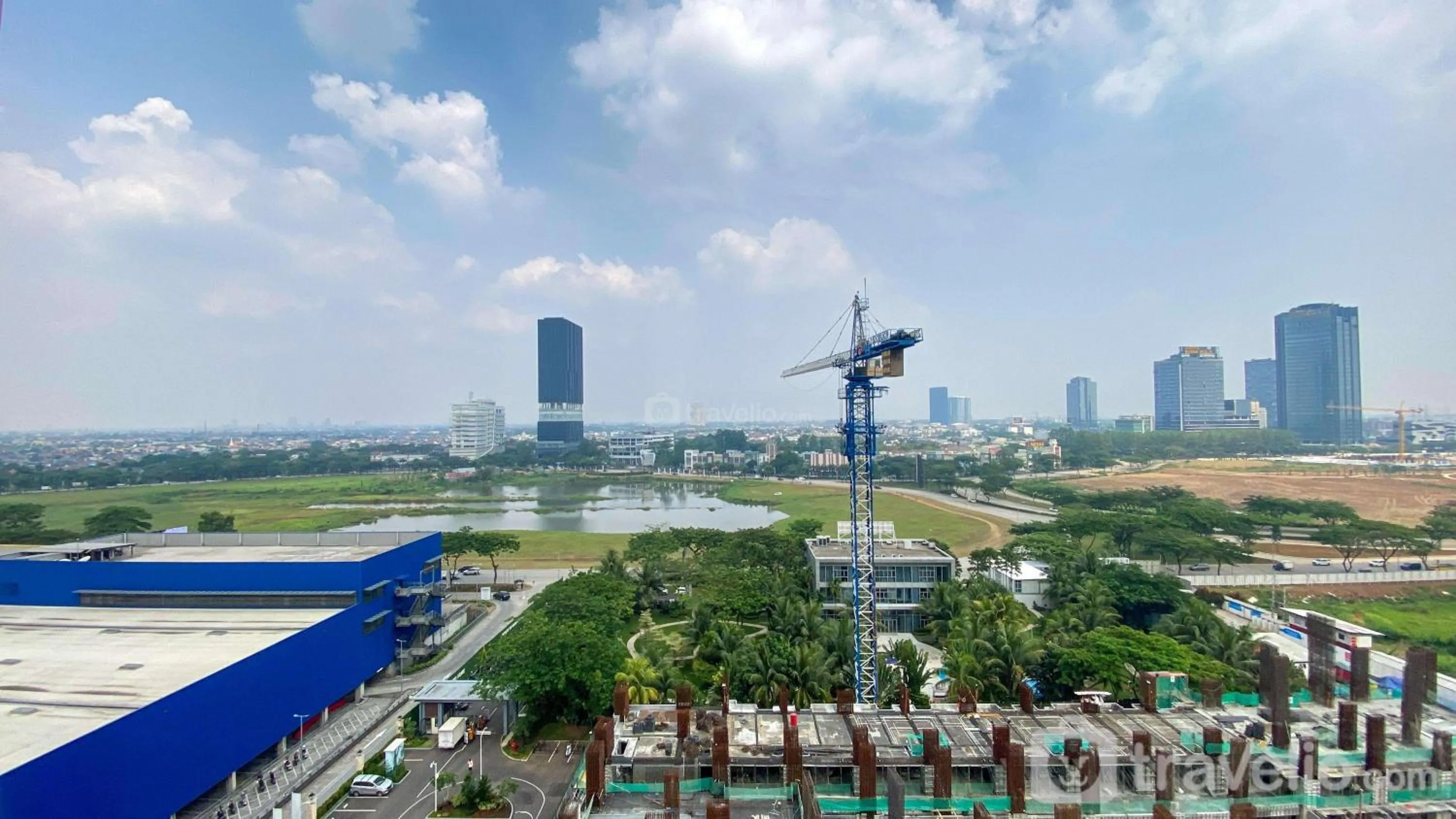 Good Deal and Comfy Studio Sky House Alam Sutera Apartment By Travelio