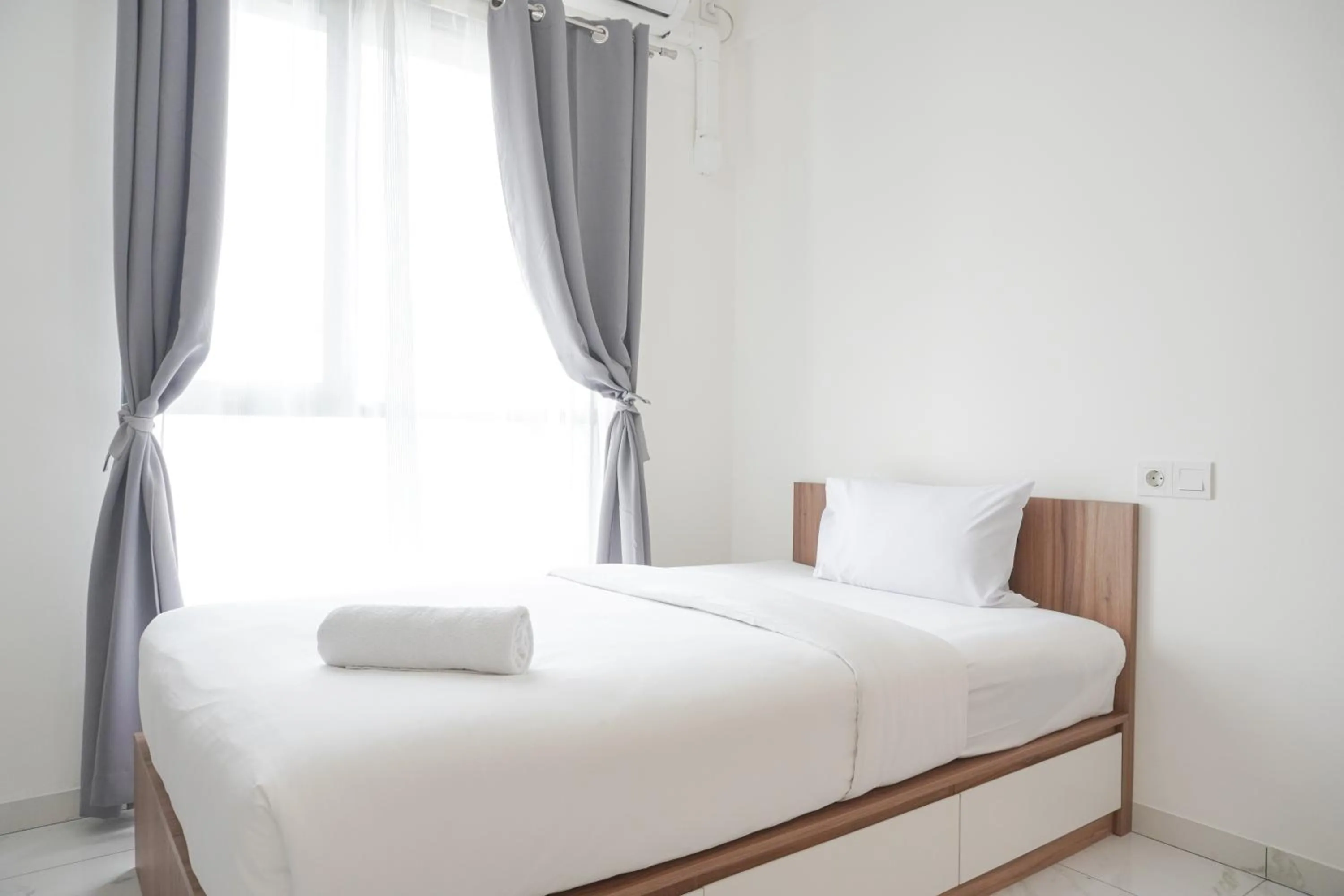 Studio Apartment in Good Deal and Comfy Studio Sky House Alam Sutera Apartment By Travelio