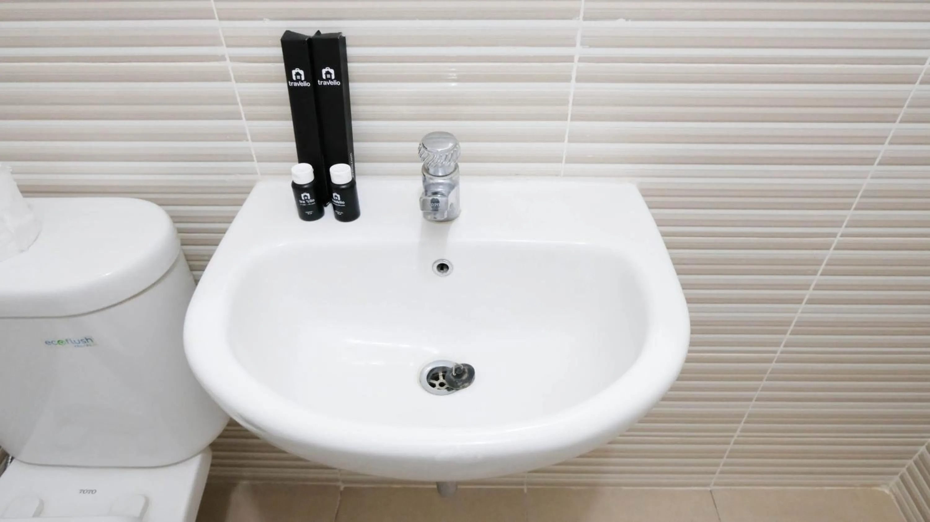 Homey 2BR at Puncak Bukit Golf Surabaya Apartment By Travelio