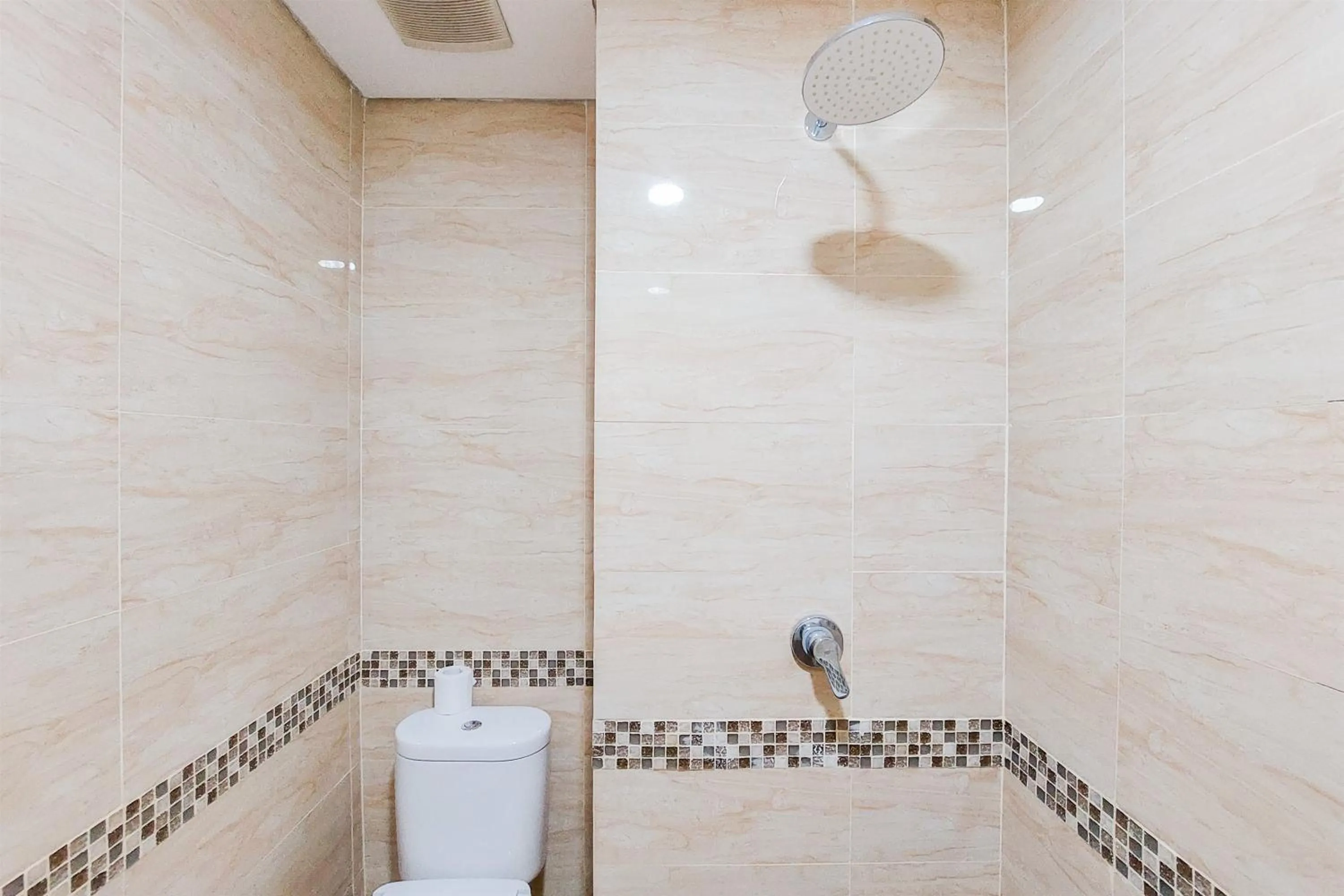 Warm and Simply Look Studio Apartment at B Residence By Travelio