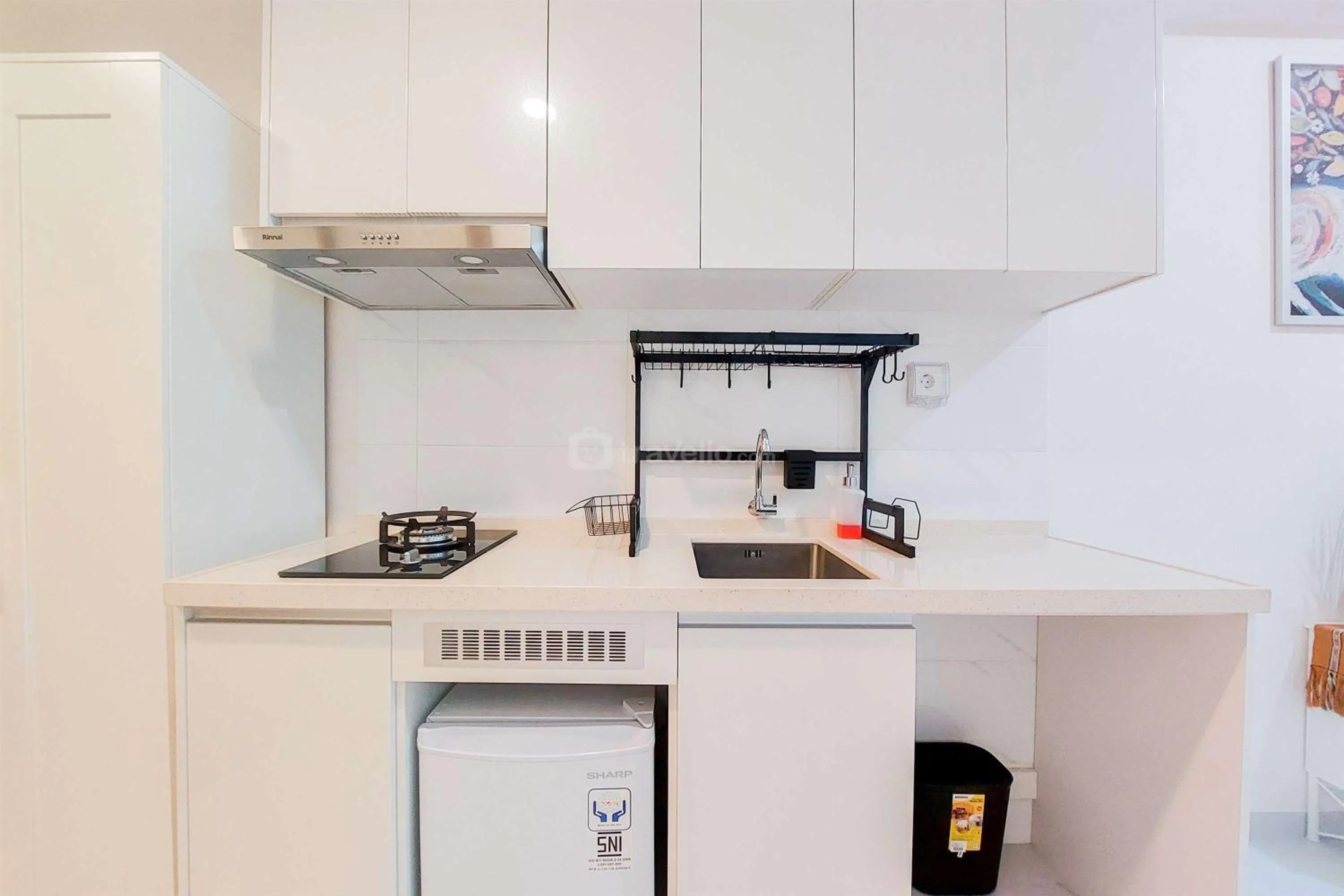 Comfortable and Homey Studio at Sky House Alam Sutera Apartment By Travelio