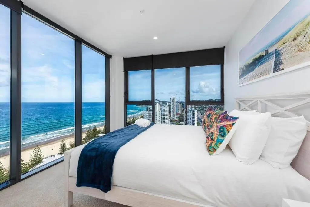 Bed in Luxury 3 Bedroom High Floor Ocean View Apartment