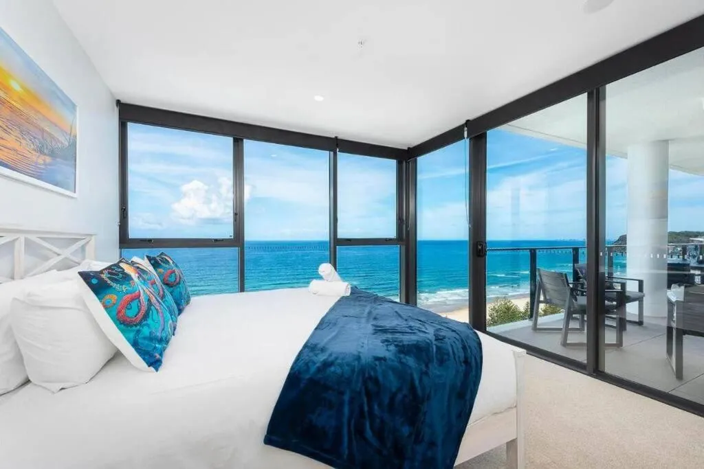Bed in Luxury 3 Bedroom High Floor Ocean View Apartment