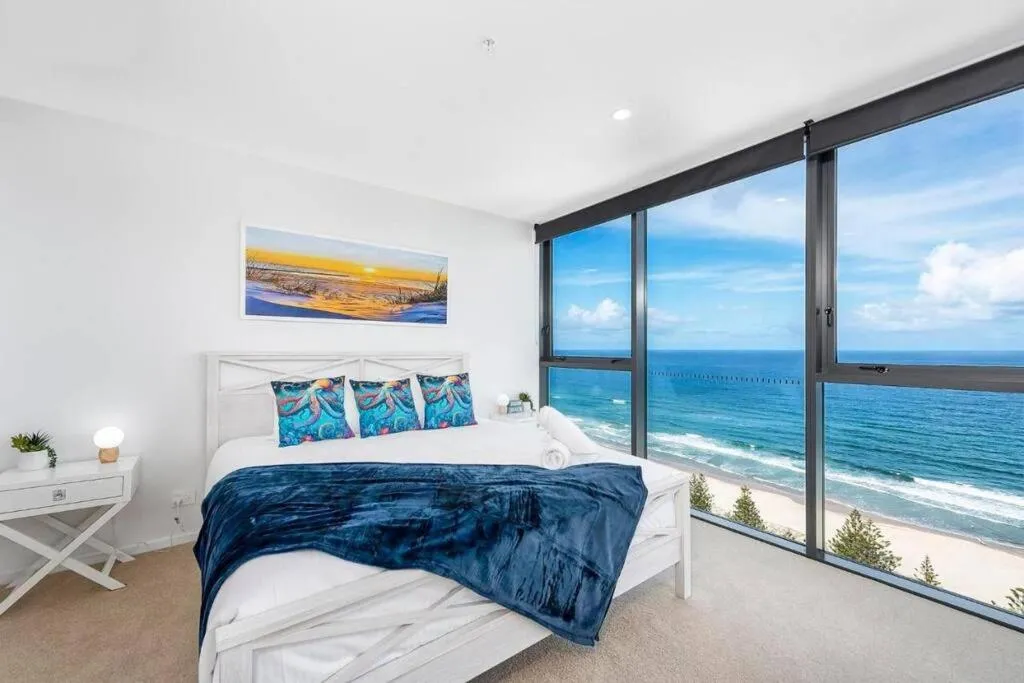 Bed in Luxury 3 Bedroom High Floor Ocean View Apartment