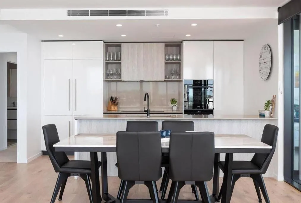 Luxury 3 Bedroom High Floor Ocean View Apartment