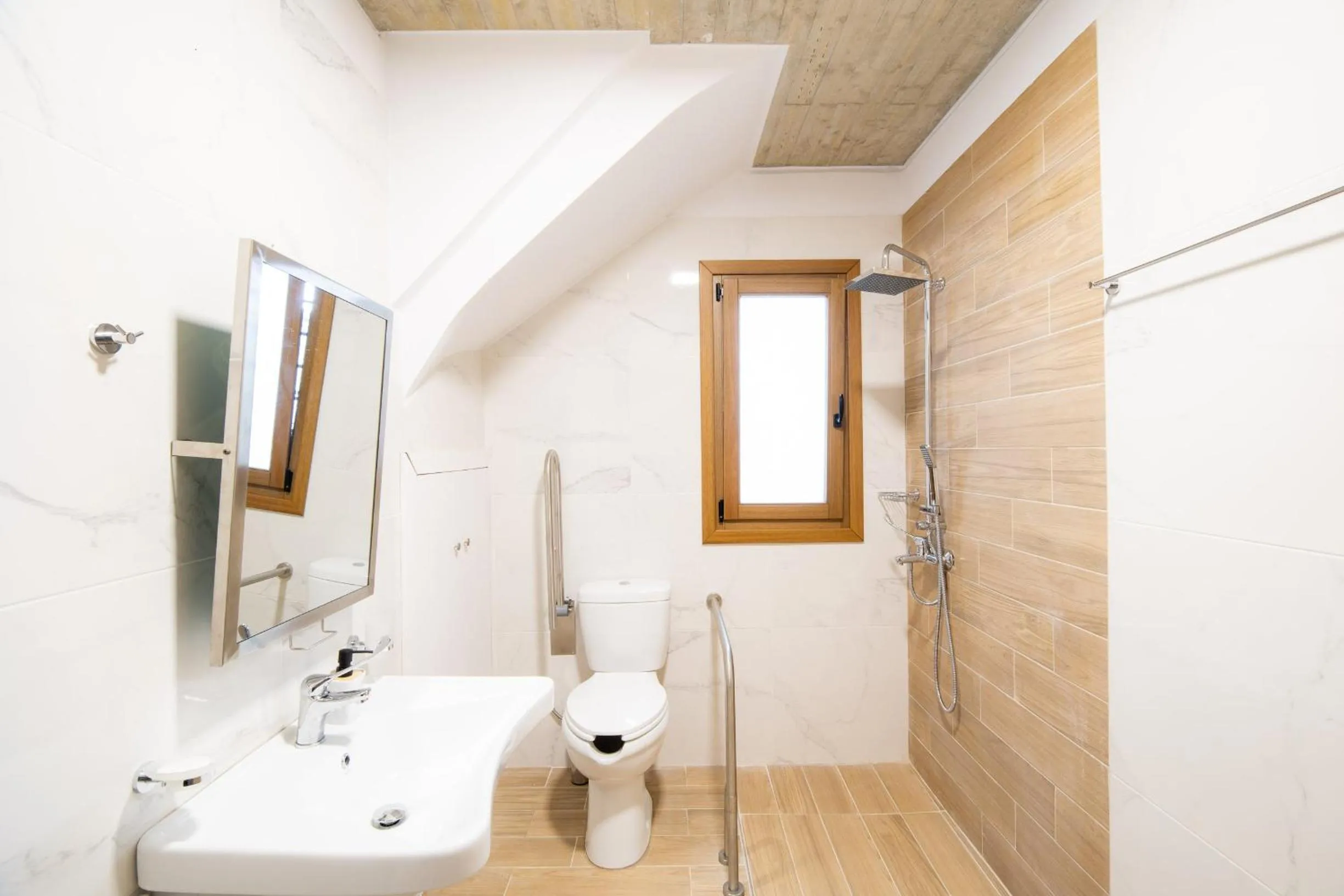 Shower in EPOS hotel