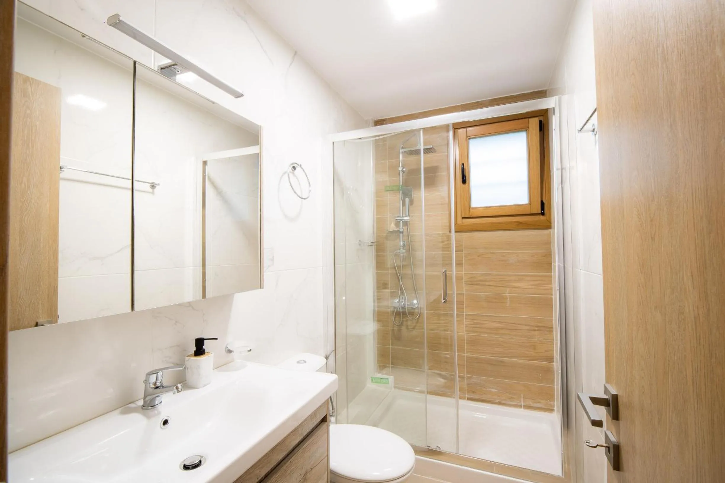 Shower in EPOS hotel