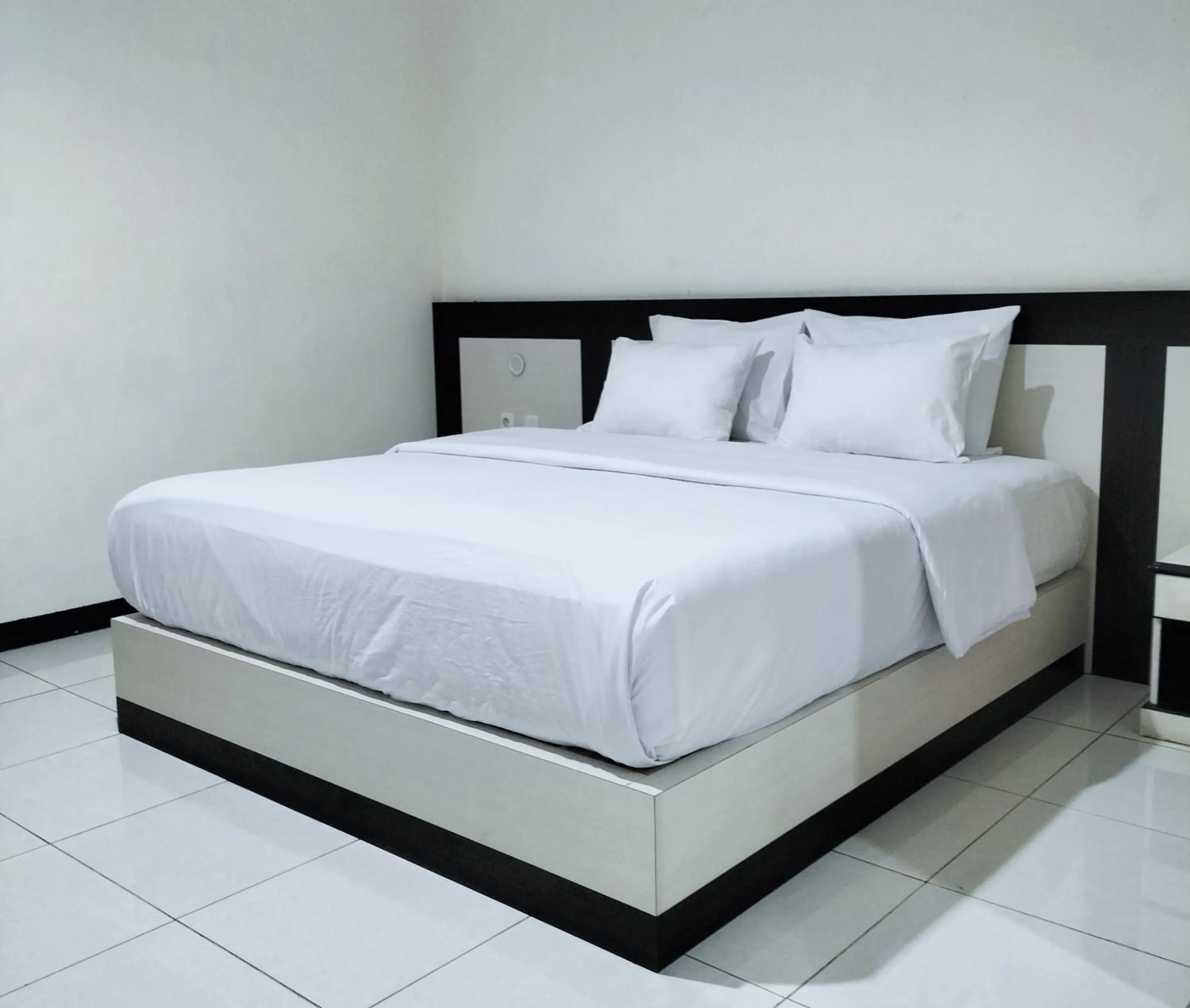 Property building, Bed in Hotel Kudus Permata