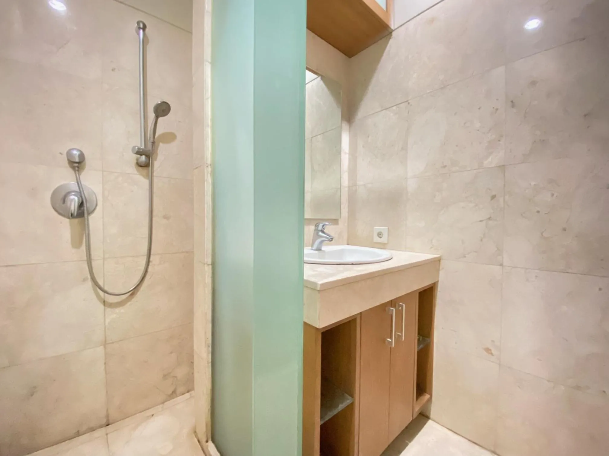 Bathroom in Spacious 2BR at Dago Butik Apartment By Travelio