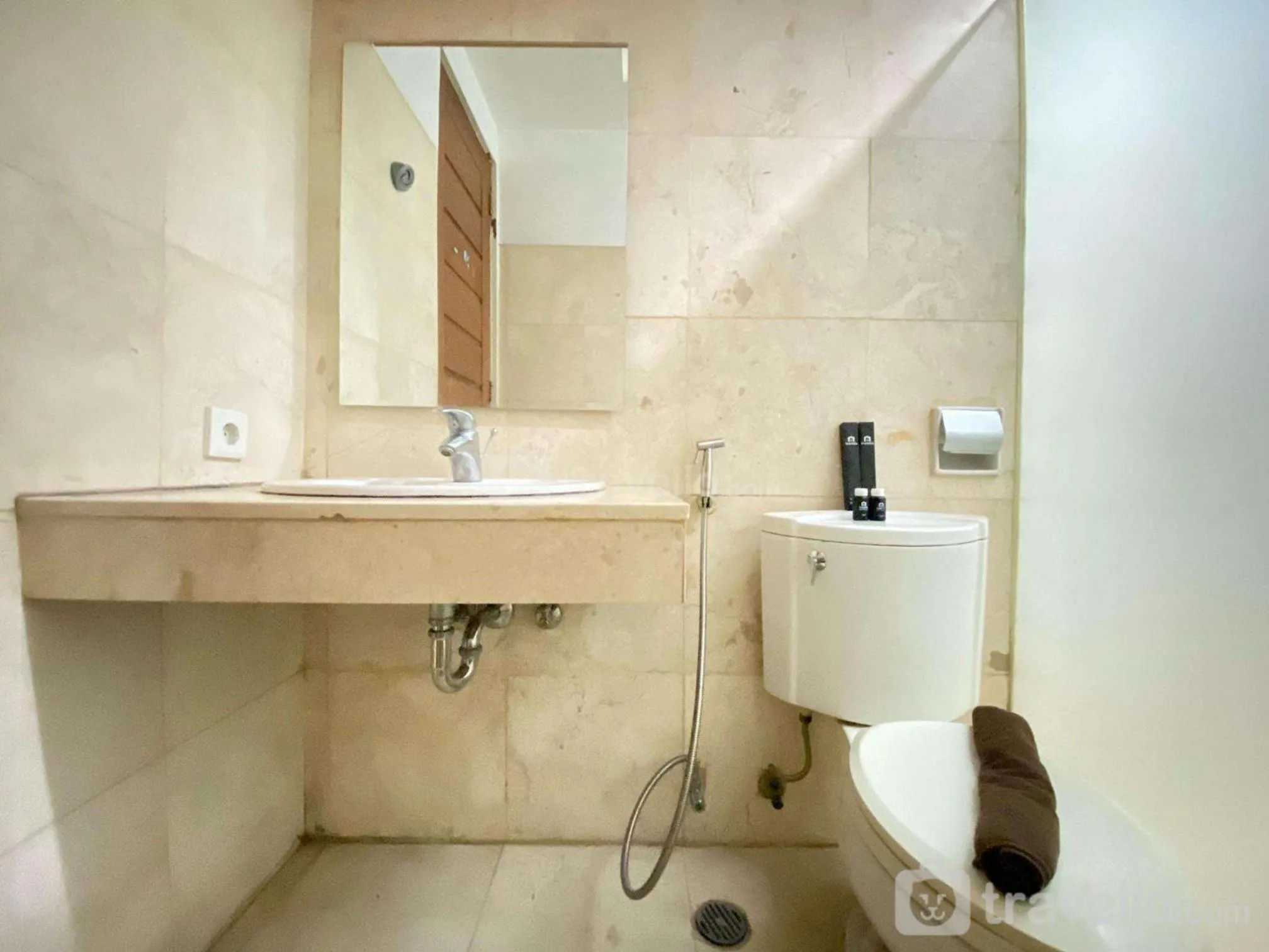 Bathroom in Spacious 2BR at Dago Butik Apartment By Travelio