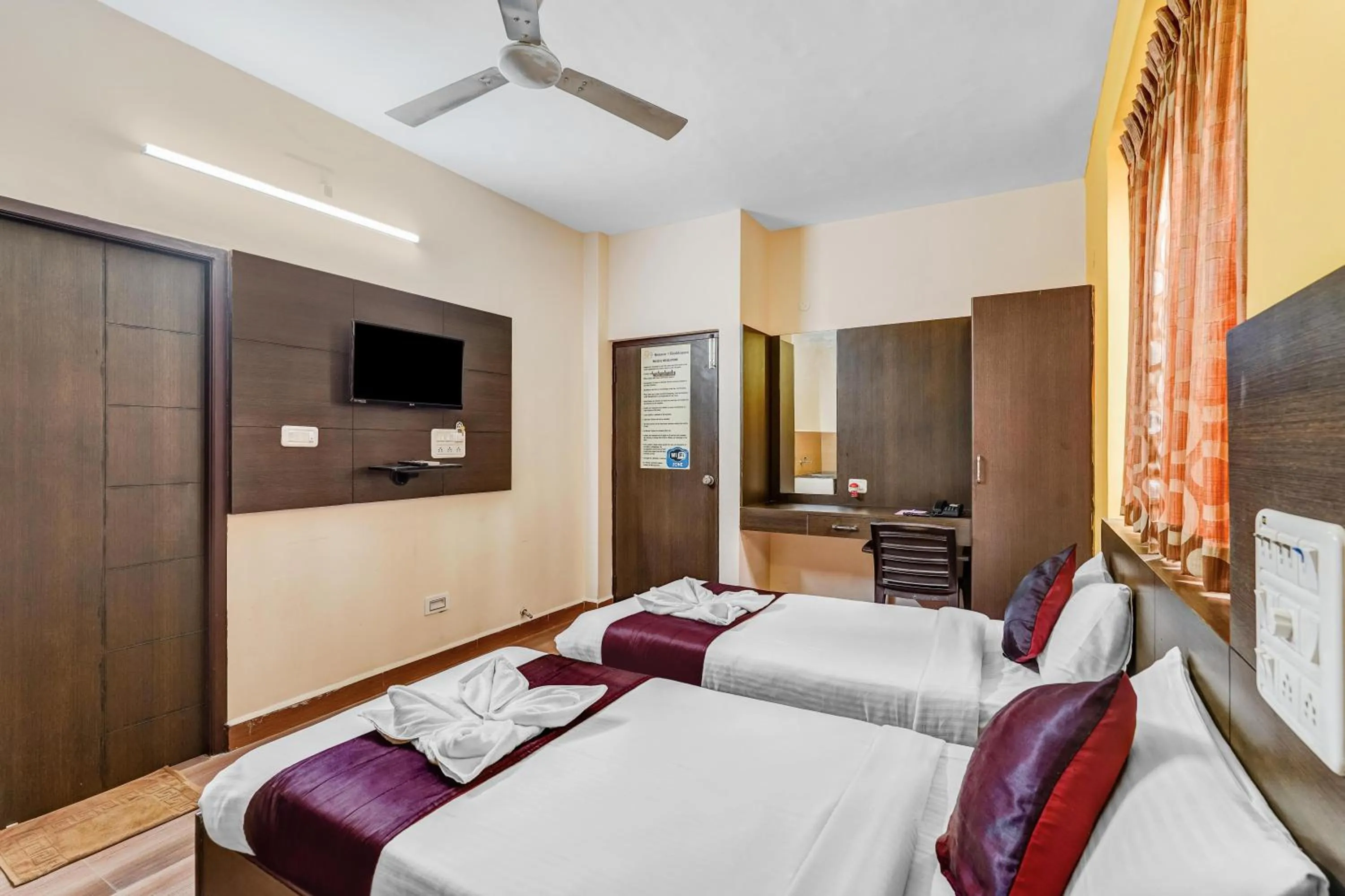 Bed in Season 4 Residences -Thiruvanmiyur Near Tidel park Apollo Proton cancer center and IIT Madras Research Park