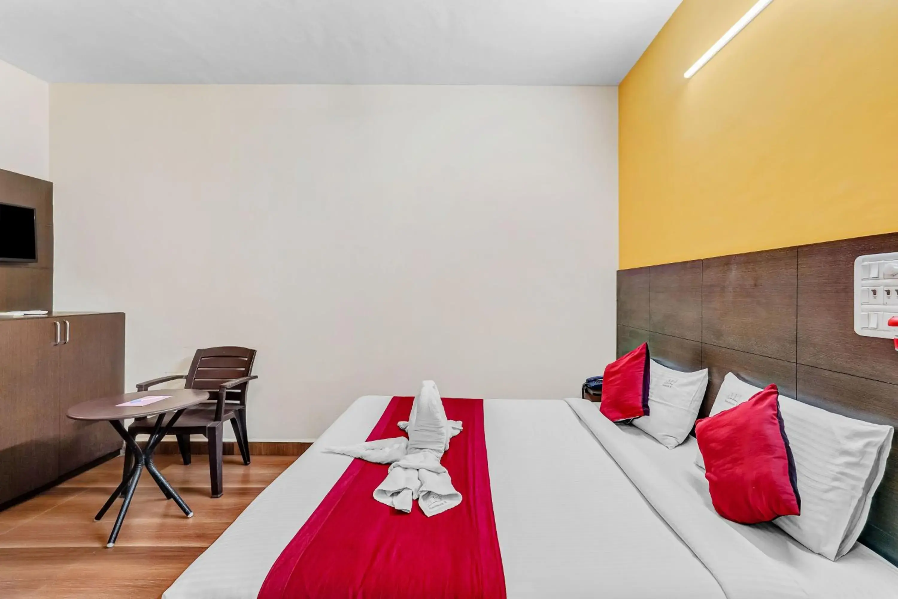 Bed in Season 4 Residences -Thiruvanmiyur Near Tidel park Apollo Proton cancer center and IIT Madras Research Park Bed in Season 4 Residences -Thiruvanmiyur Near Tidel park Apollo Proton cancer center and IIT Madras Research Park