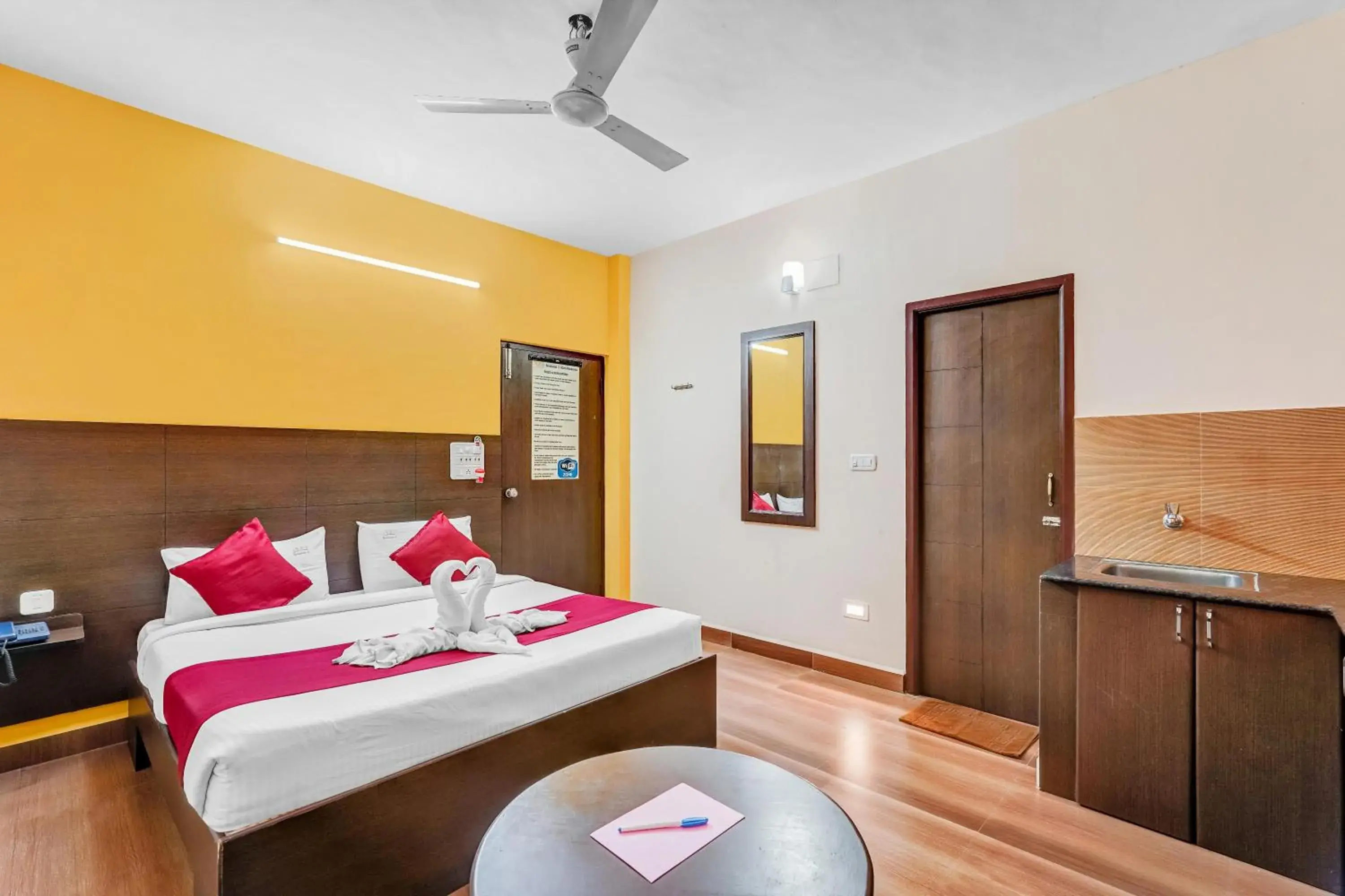 Deluxe Double or Twin Room in Season 4 Residences -Thiruvanmiyur Near Tidel park Apollo Proton cancer center and IIT Madras Research Park Deluxe Double or Twin Room in Season 4 Residences -Thiruvanmiyur Near Tidel park Apollo Proton cancer center and IIT Madras Research Park