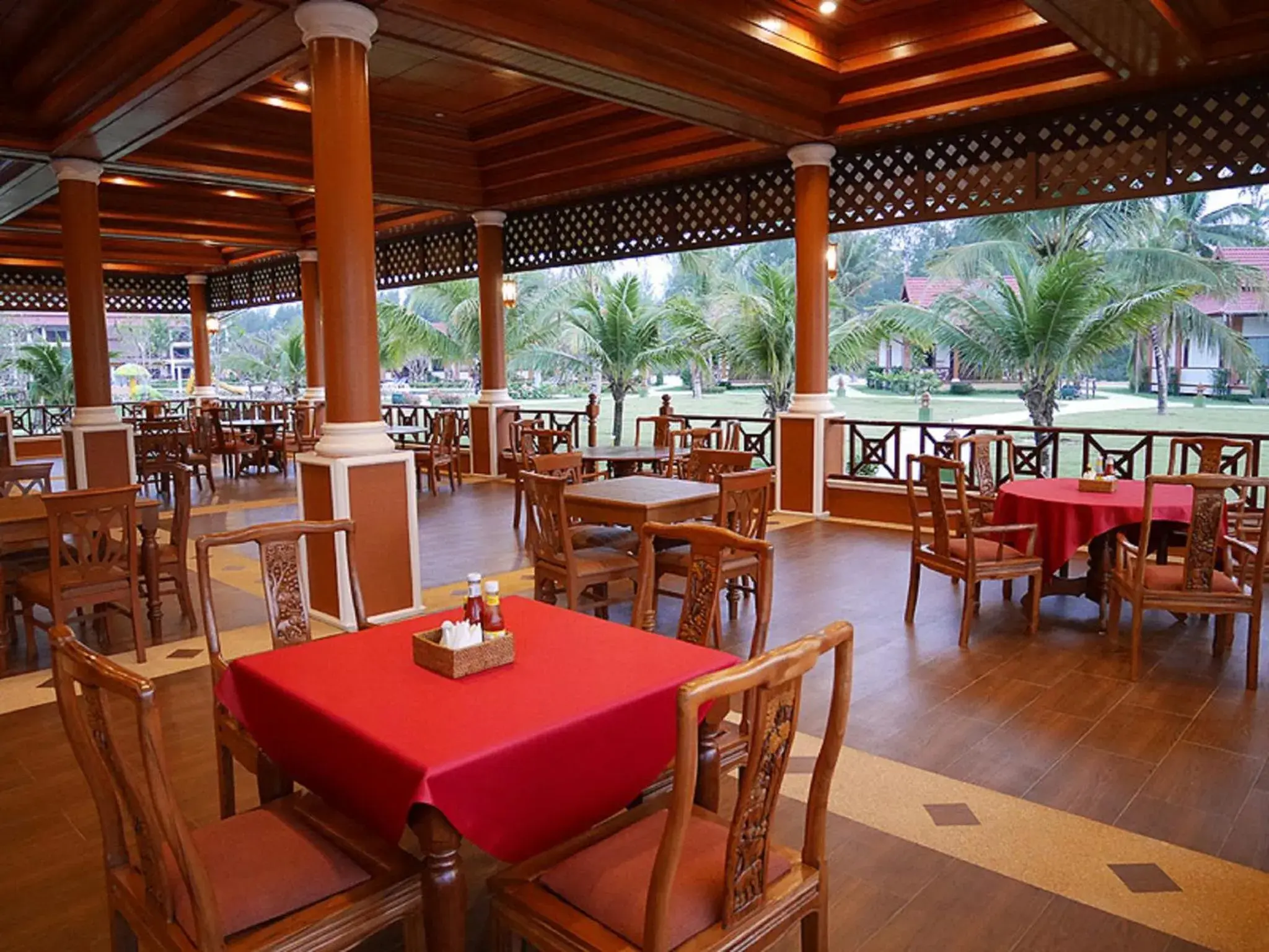 Restaurant/places to eat in The Sunset Beach Resort - Koh Kho Khao Restaurant/places to eat in The Sunset Beach Resort - Koh Kho Khao