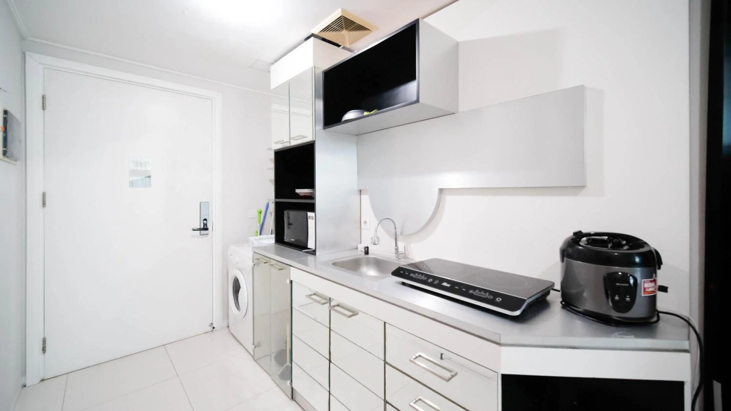 Stunning and Cozy 1BR at The Via and The Vue Apartment By Travelio