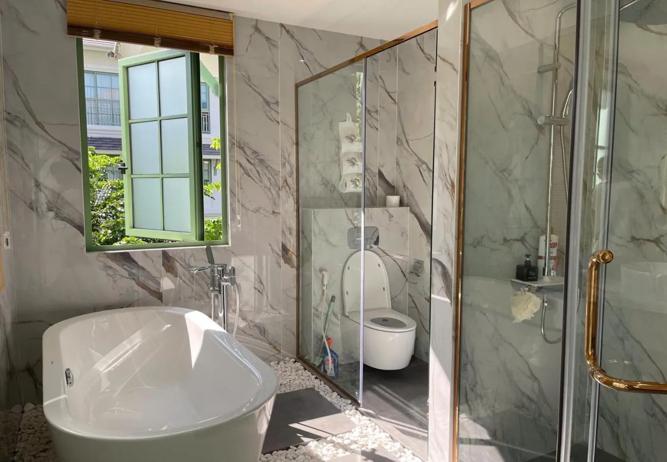 Shower in Elyday Apartment Hillside Phu Quoc - Sea & Firework view