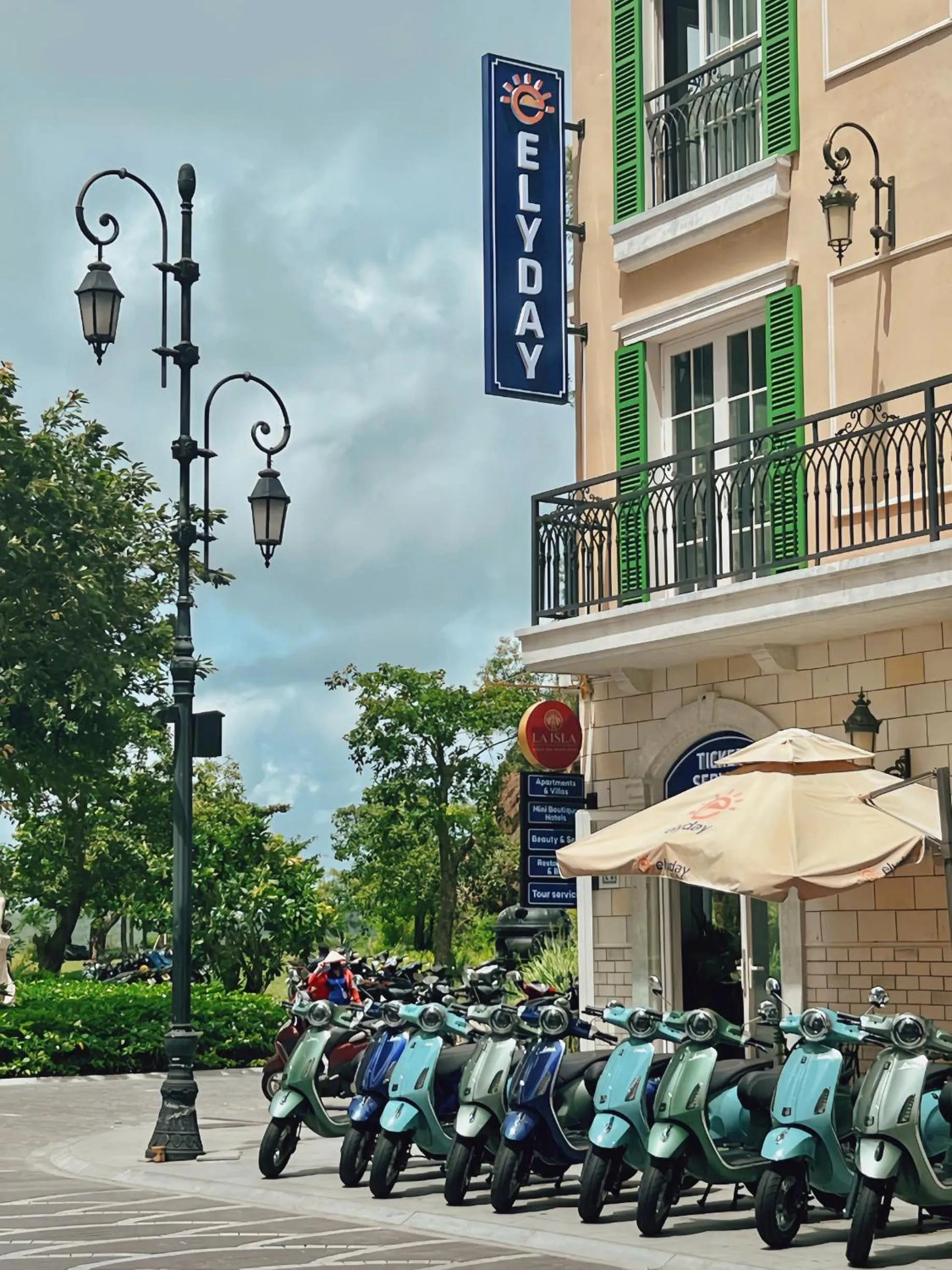 concierge in Elyday Apartment Hillside Phu Quoc - Sea & Firework view