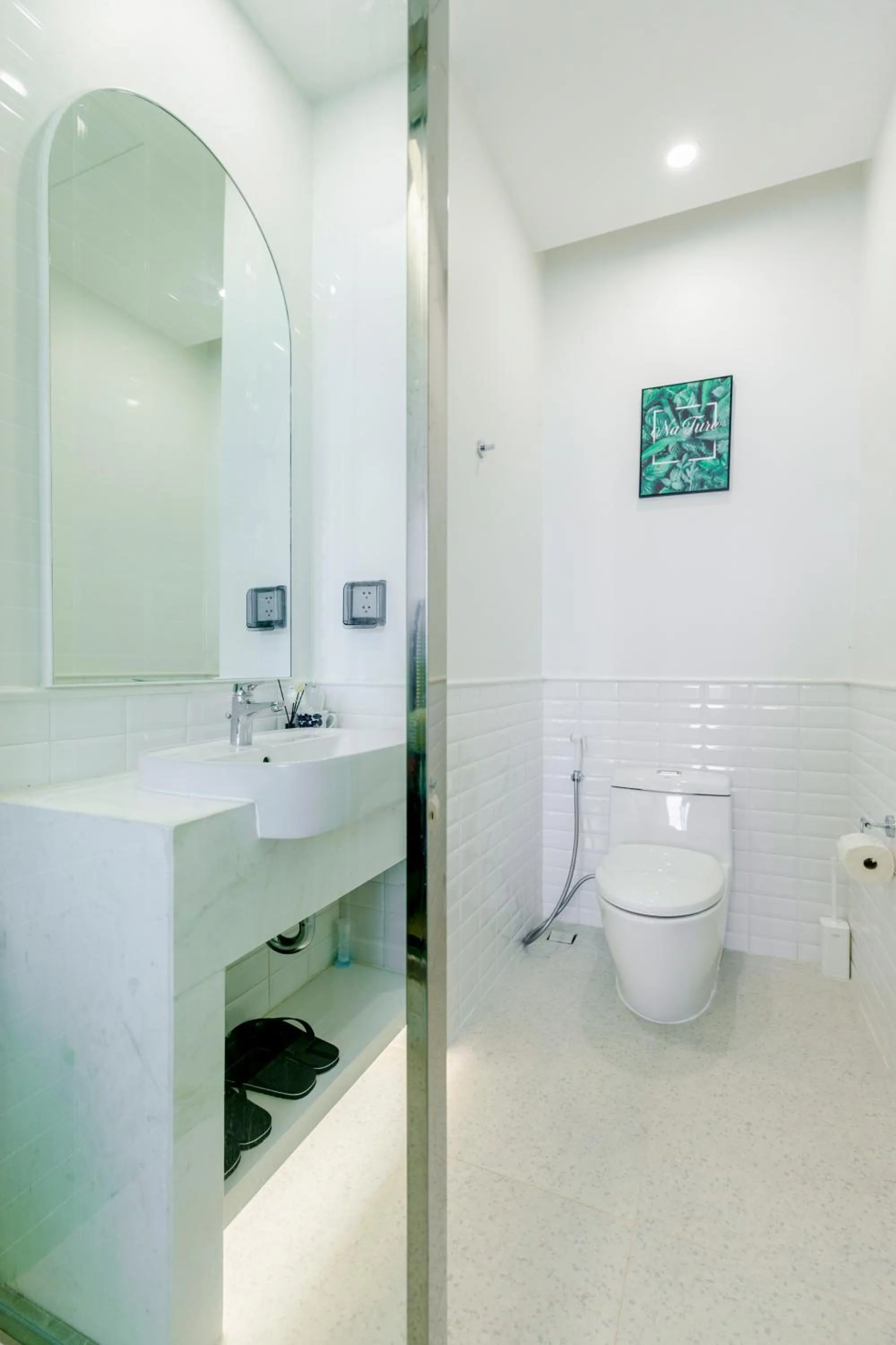Toilet in Elyday Apartment Hillside Phu Quoc - Sea & Firework view