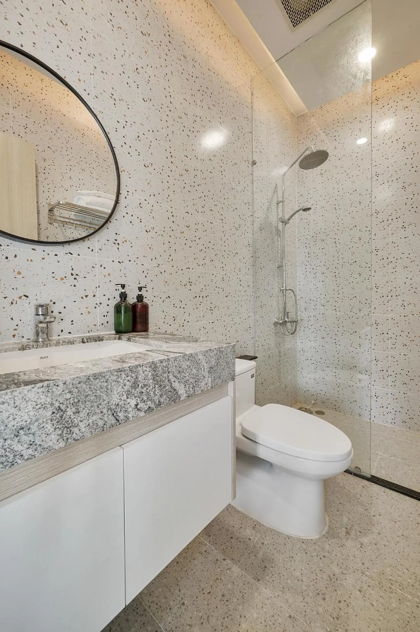 Shower in Elyday Apartment Hillside Phu Quoc - Sea & Firework view
