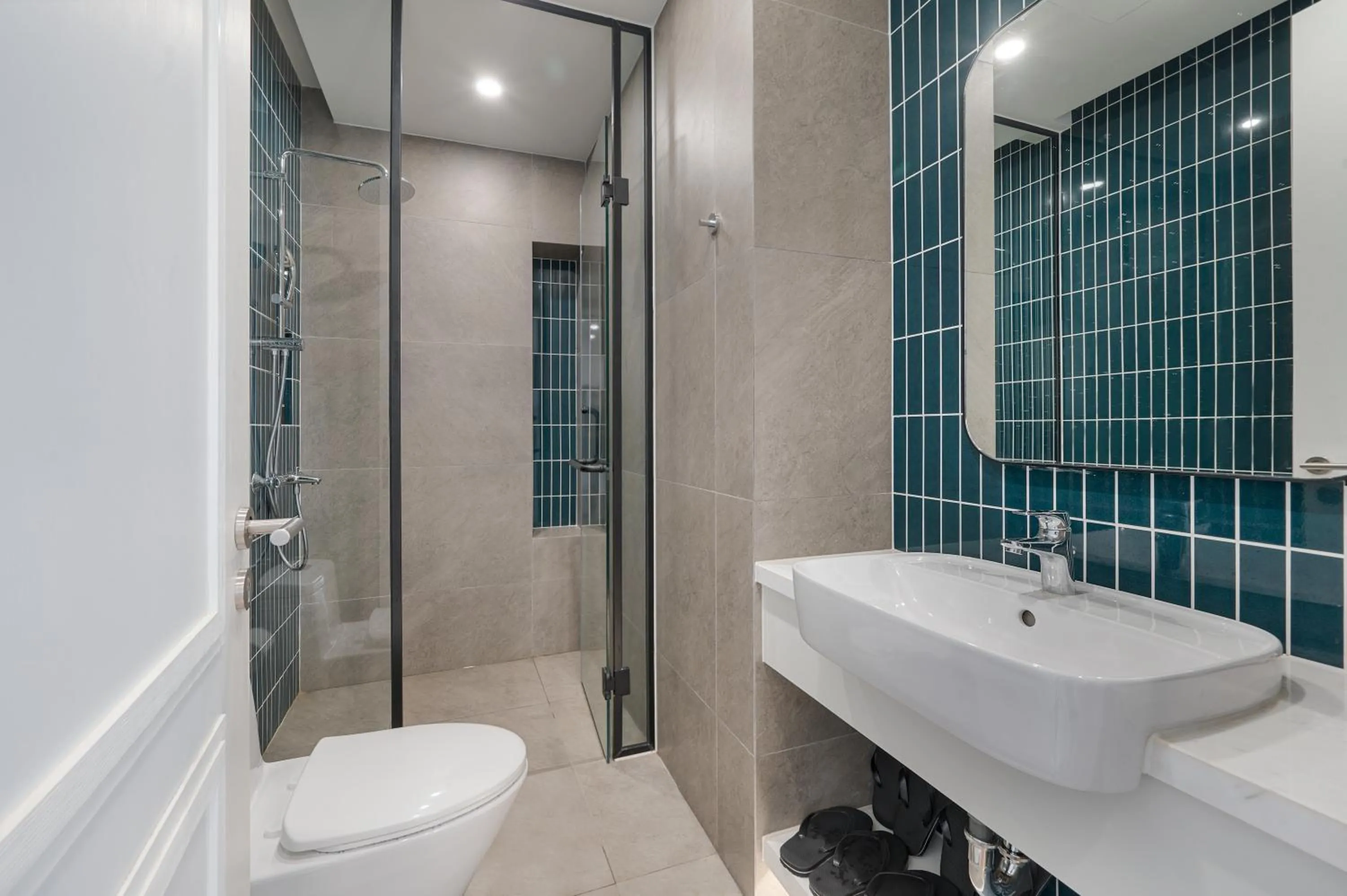 Bathroom in Elyday Apartment Hillside Phu Quoc - Sea & Firework view