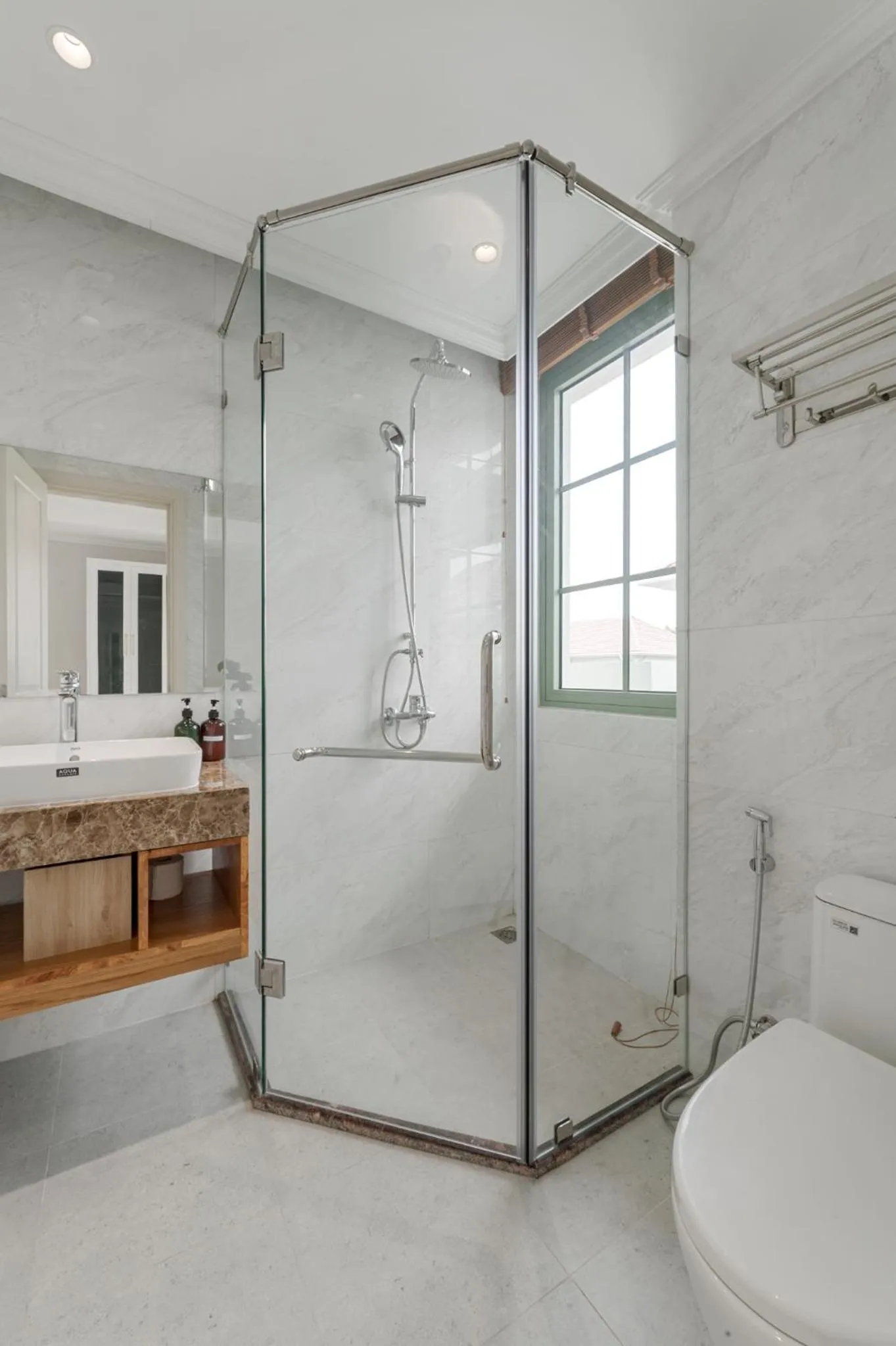 Shower in Elyday Apartment Hillside Phu Quoc - Sea & Firework view