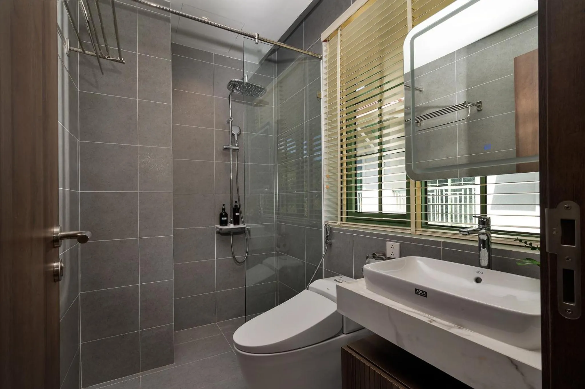 Shower in Elyday Apartment Hillside Phu Quoc - Sea & Firework view