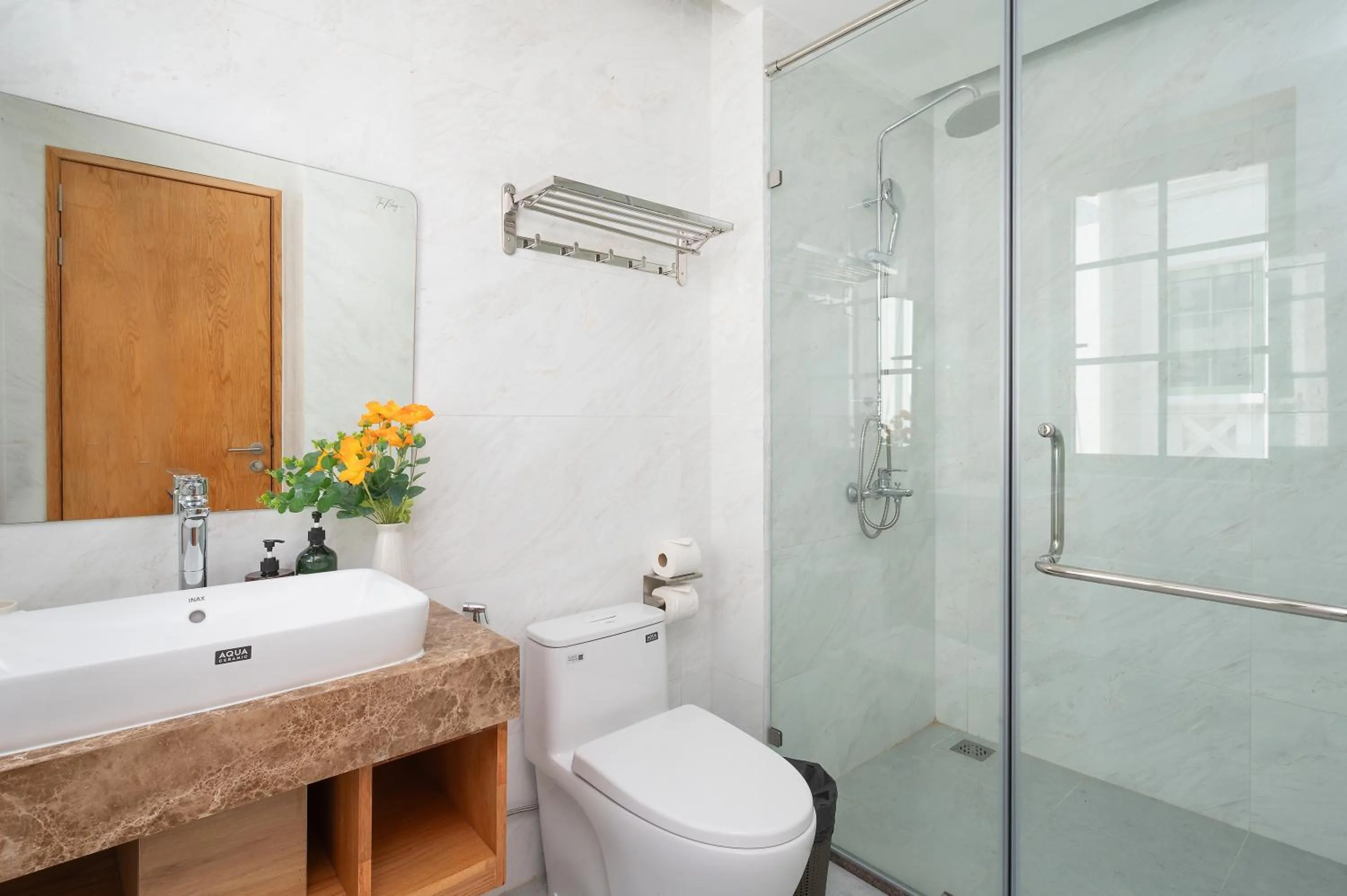 Shower in Elyday Apartment Hillside Phu Quoc - Sea & Firework view
