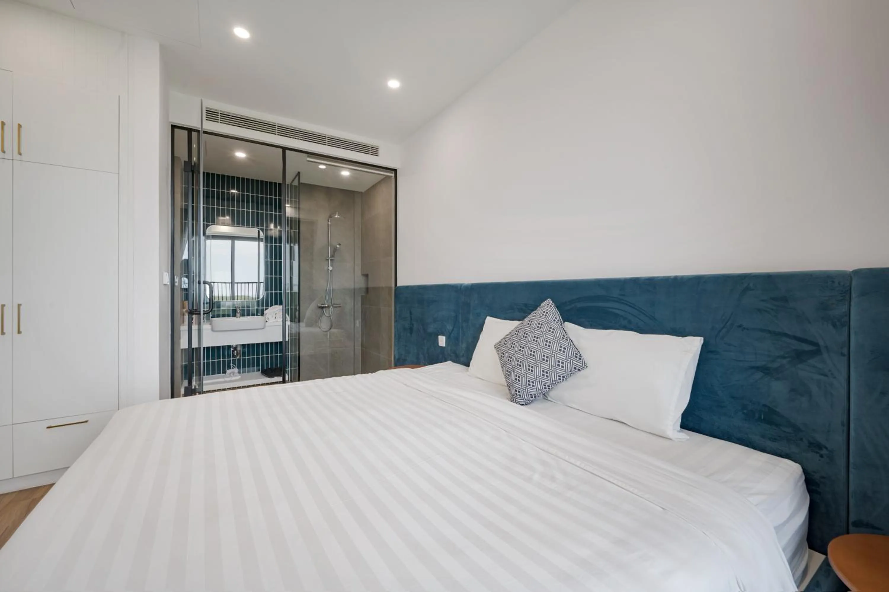Bed in Elyday Apartment Hillside Phu Quoc - Sea & Firework view