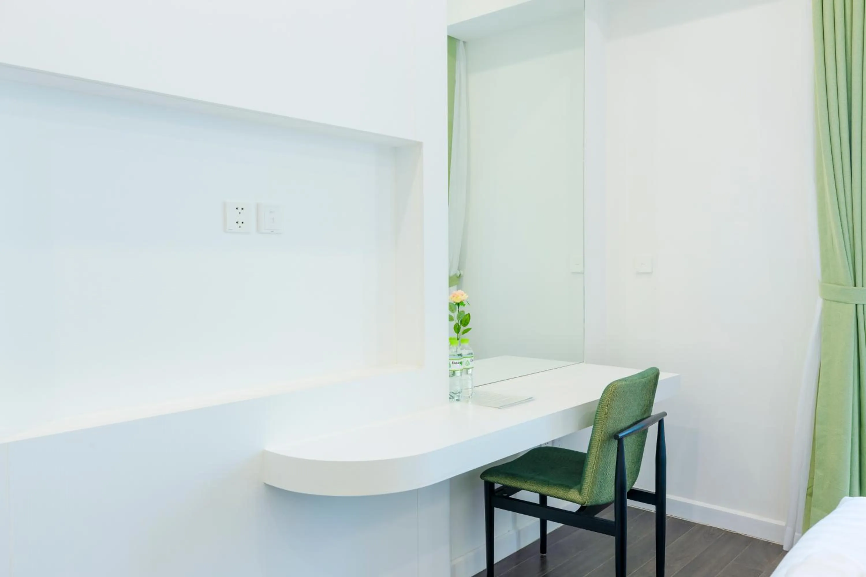 Dining area in Elyday Apartment Hillside Phu Quoc - Sea & Firework view