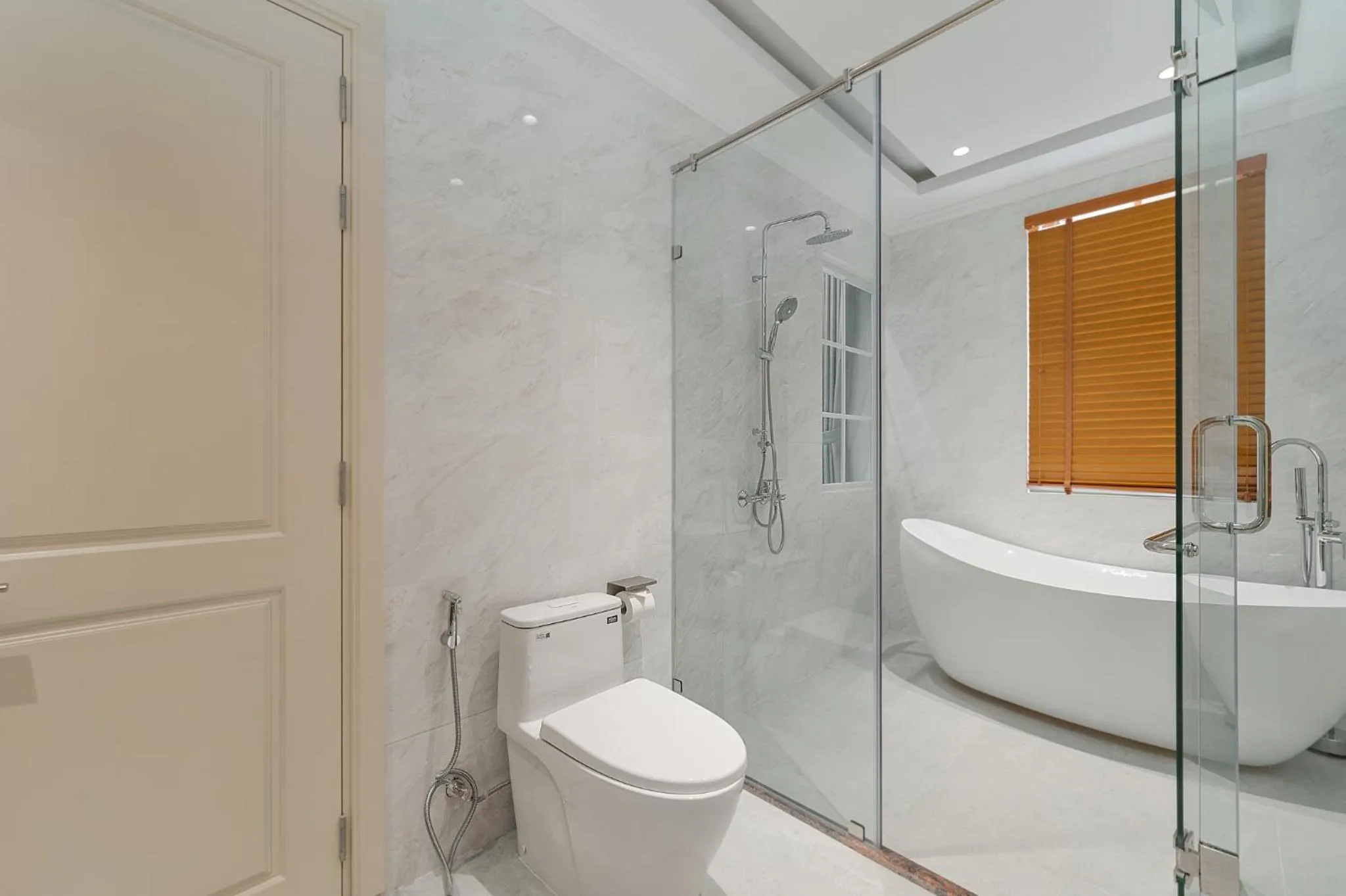 Shower in Elyday Apartment Hillside Phu Quoc - Sea & Firework view