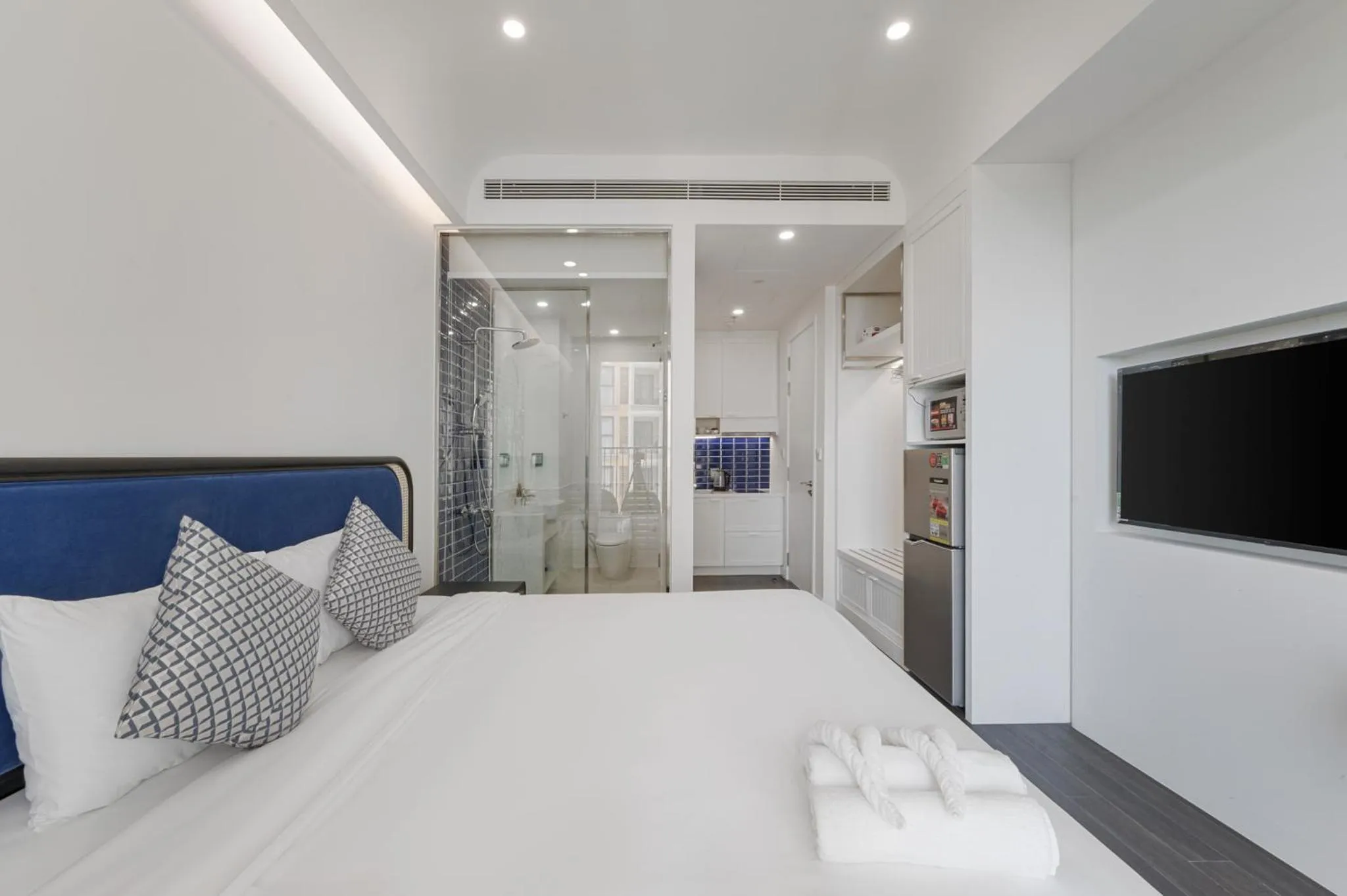 Photo of the whole room, Bed in Elyday Apartment Hillside Phu Quoc - Sea & Firework view