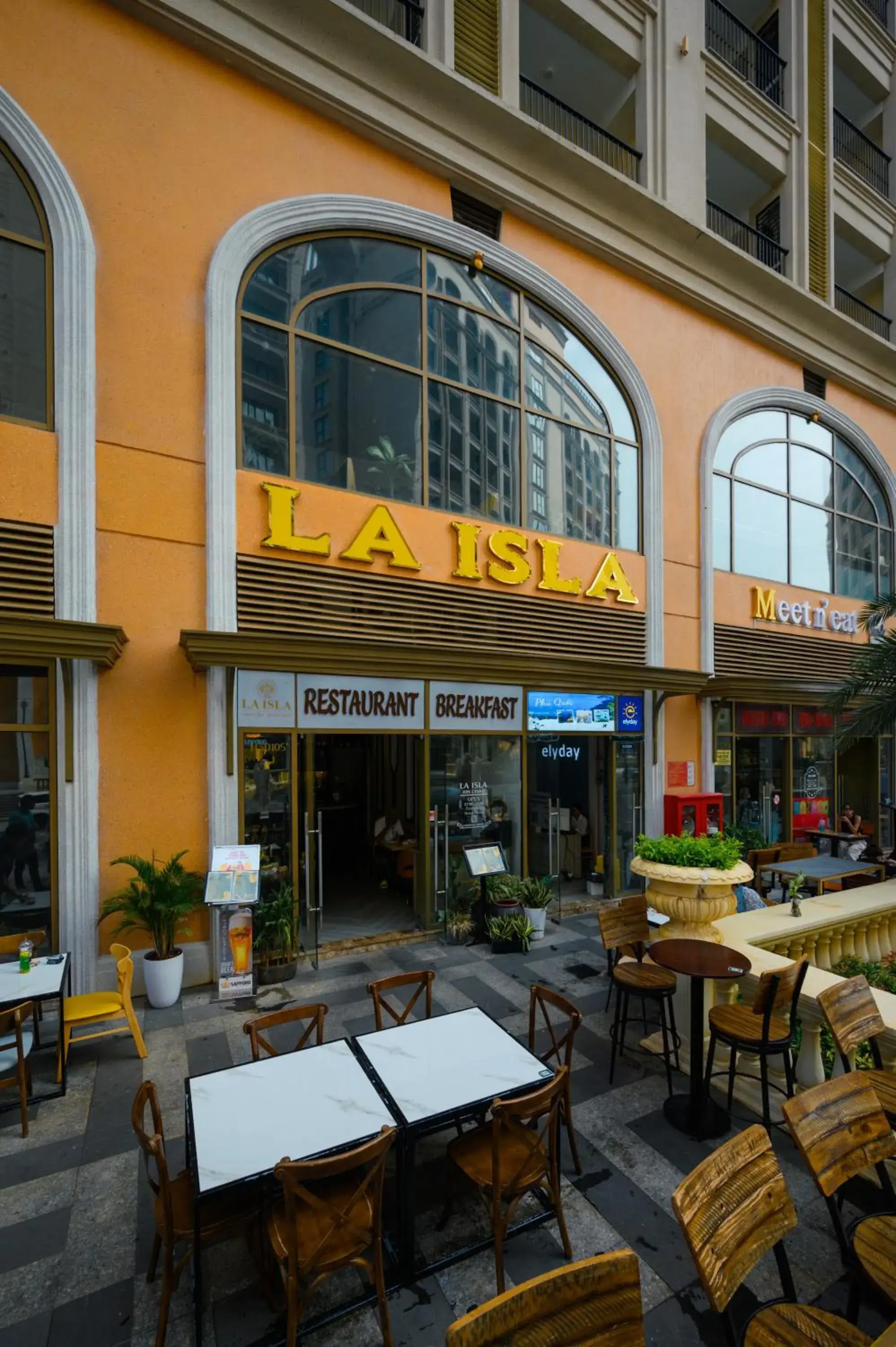 Restaurant/places to eat in Elyday Apartment Hillside Phu Quoc - Sea & Firework view Restaurant/places to eat in Elyday Apartment Hillside Phu Quoc - Sea & Firework view