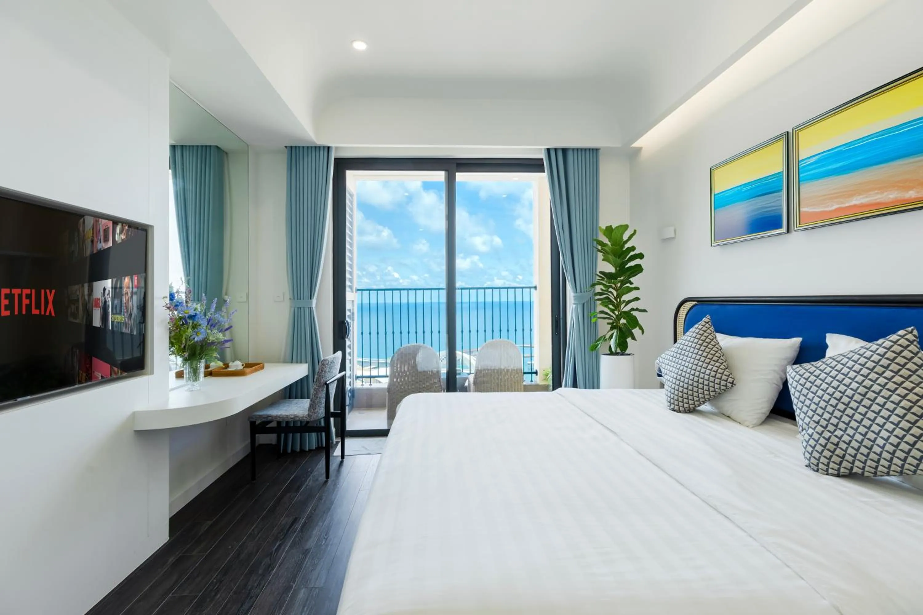 Bed in Elyday Apartment Hillside Phu Quoc - Sea & Firework view