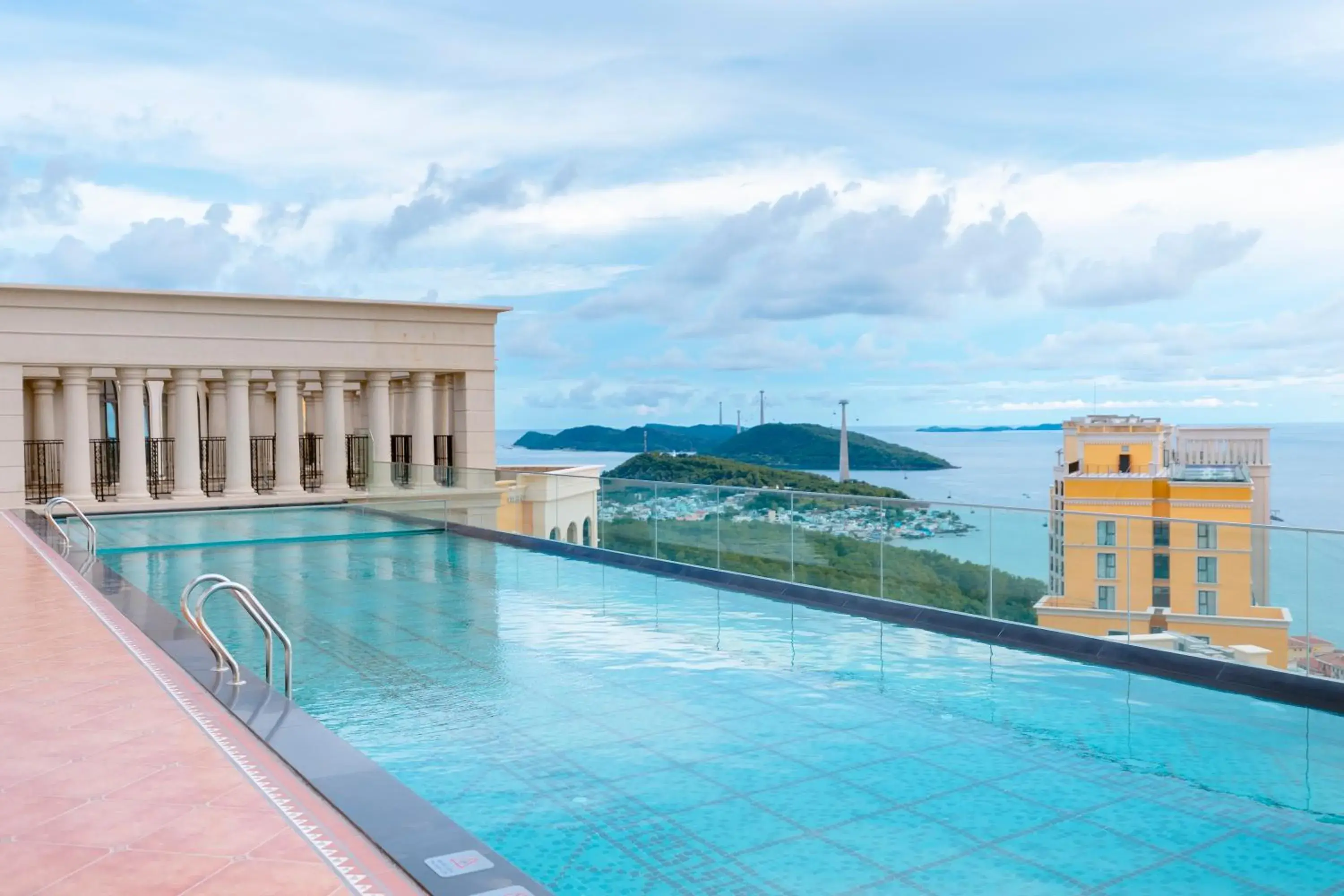 Swimming pool in Elyday Apartment Hillside Phu Quoc - Sea & Firework view Swimming pool in Elyday Apartment Hillside Phu Quoc - Sea & Firework view