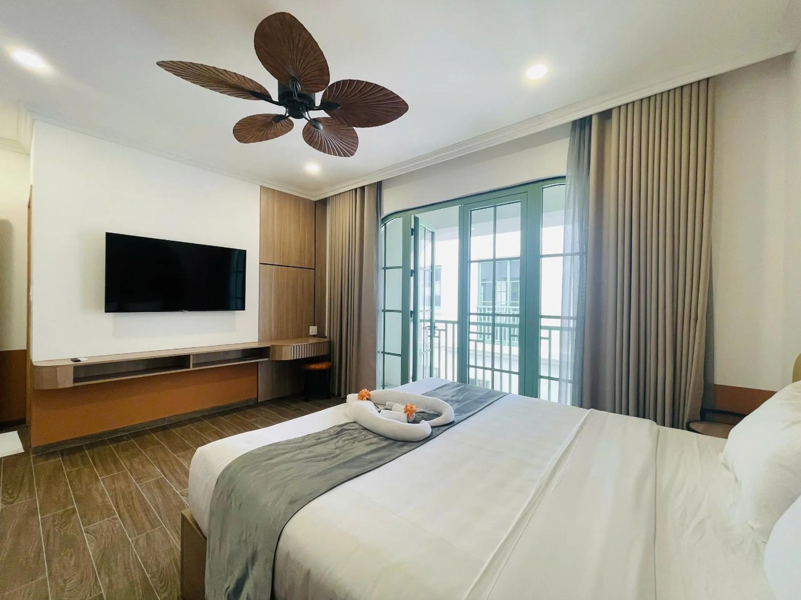 Bed in Elyday Apartment Hillside Phu Quoc - Sea & Firework view