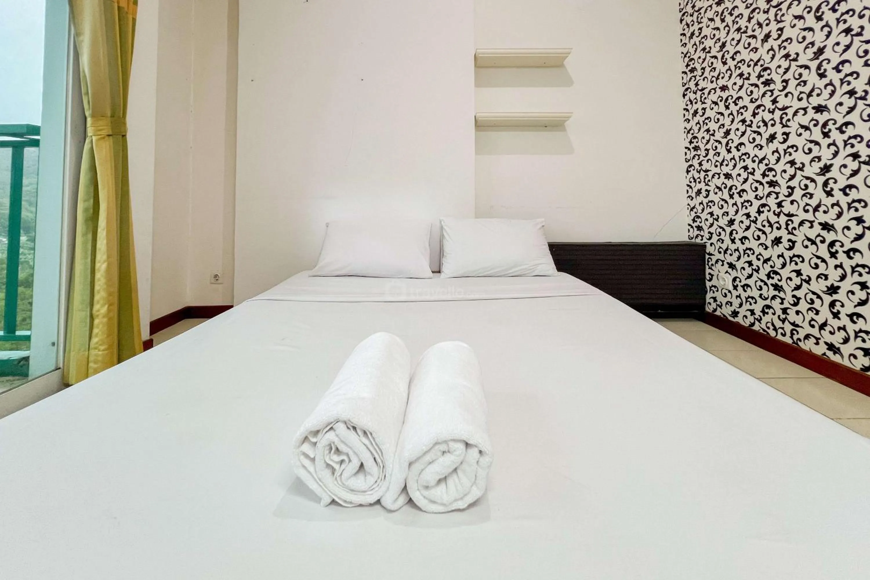 Bed in Cozy 1BR at Marbella Suites Dago Pakar Bandung Apartment By Travelio