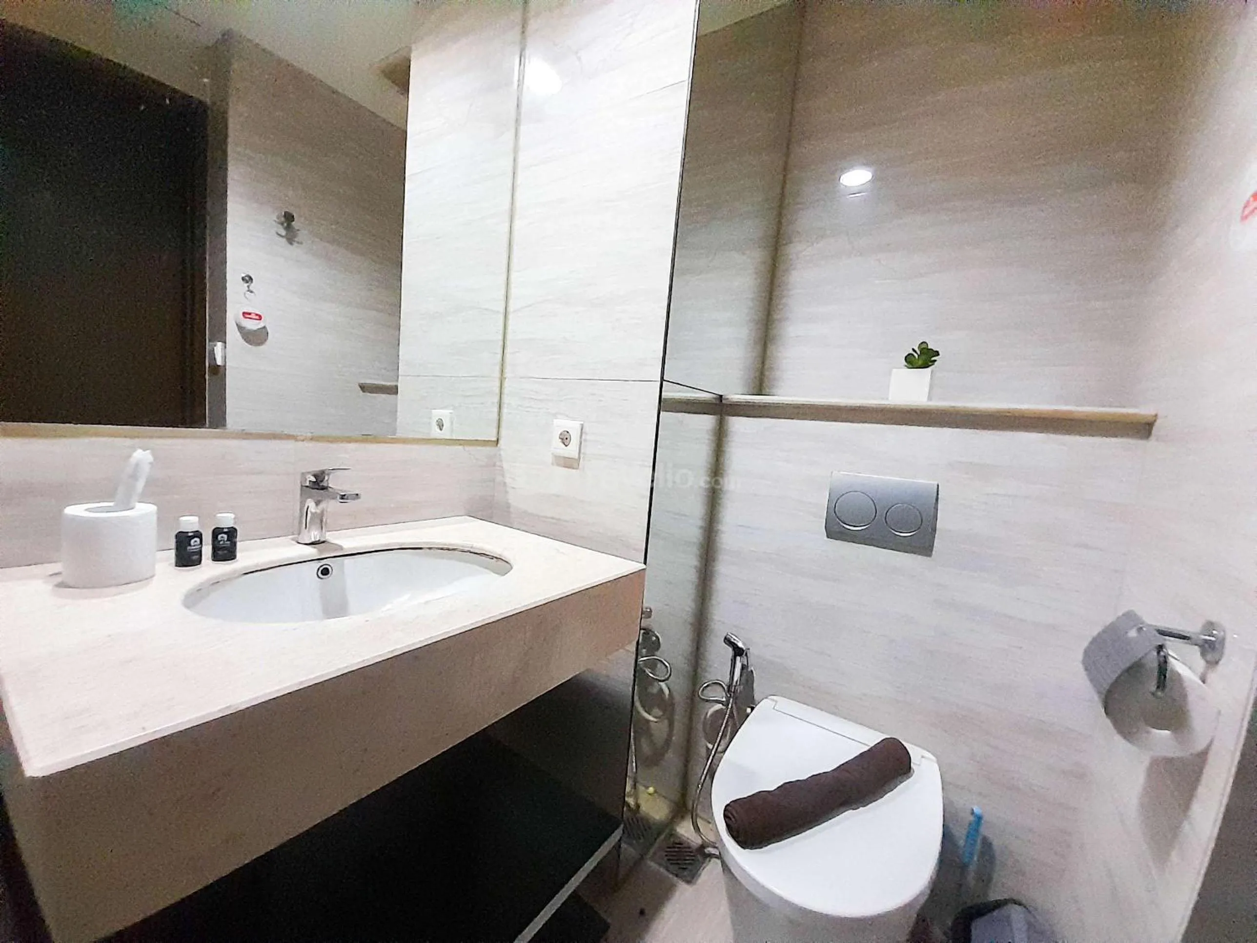 Brand New and Good Simply 1BR at Uttara The Icon Apartment By Travelio
