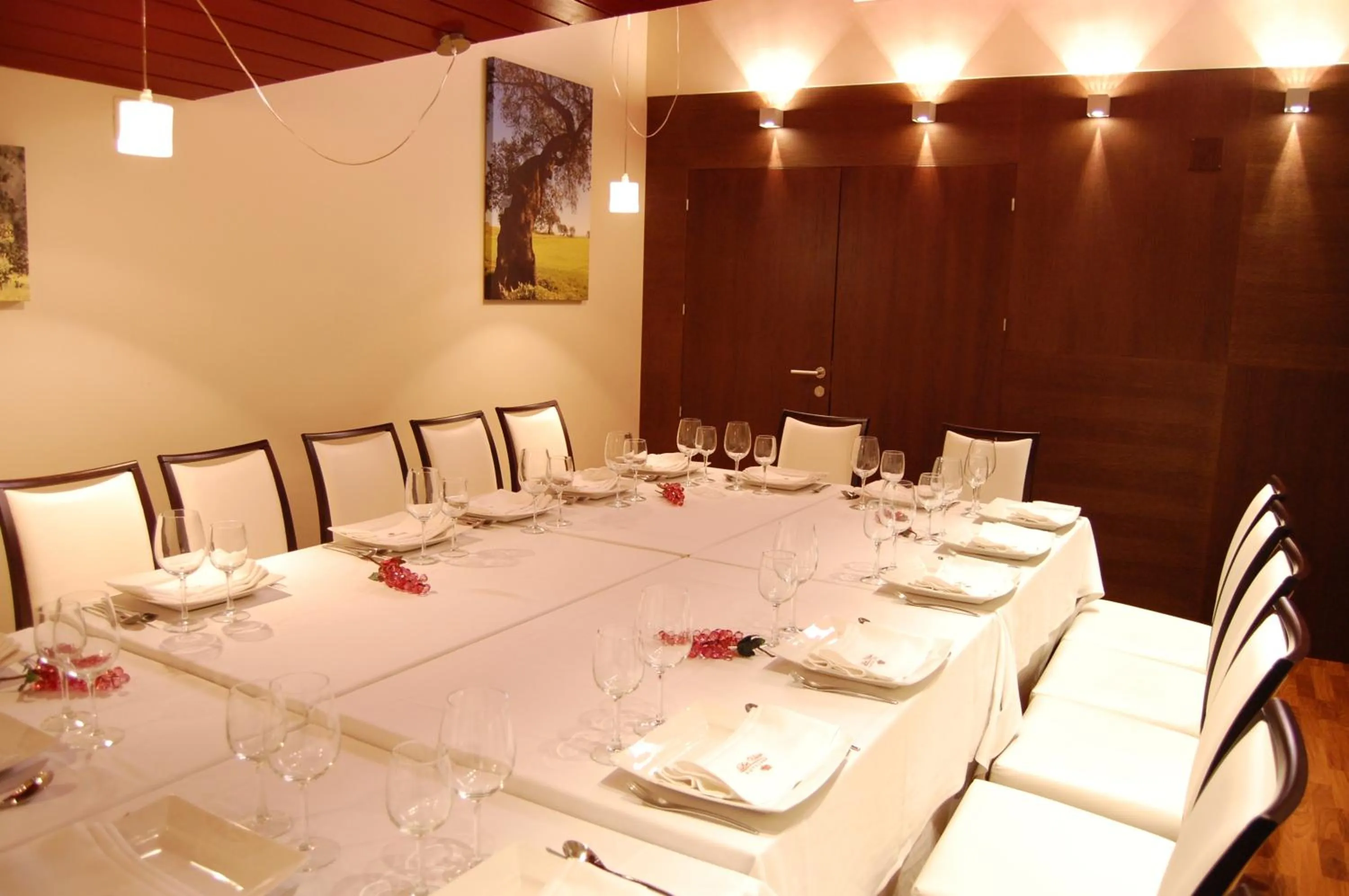 Restaurant/places to eat in Hotel Los Usías