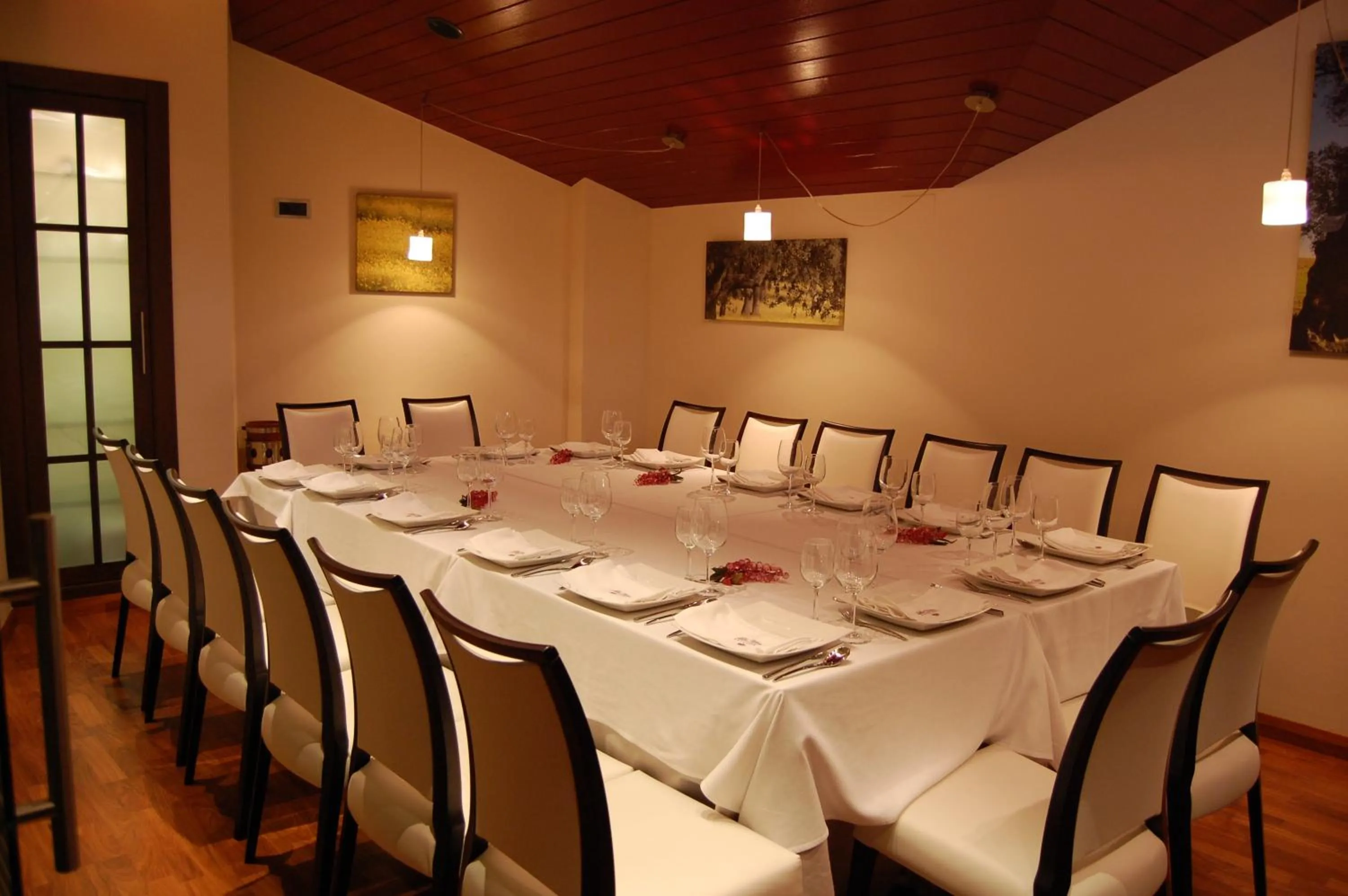 Restaurant/places to eat in Hotel Los Usías