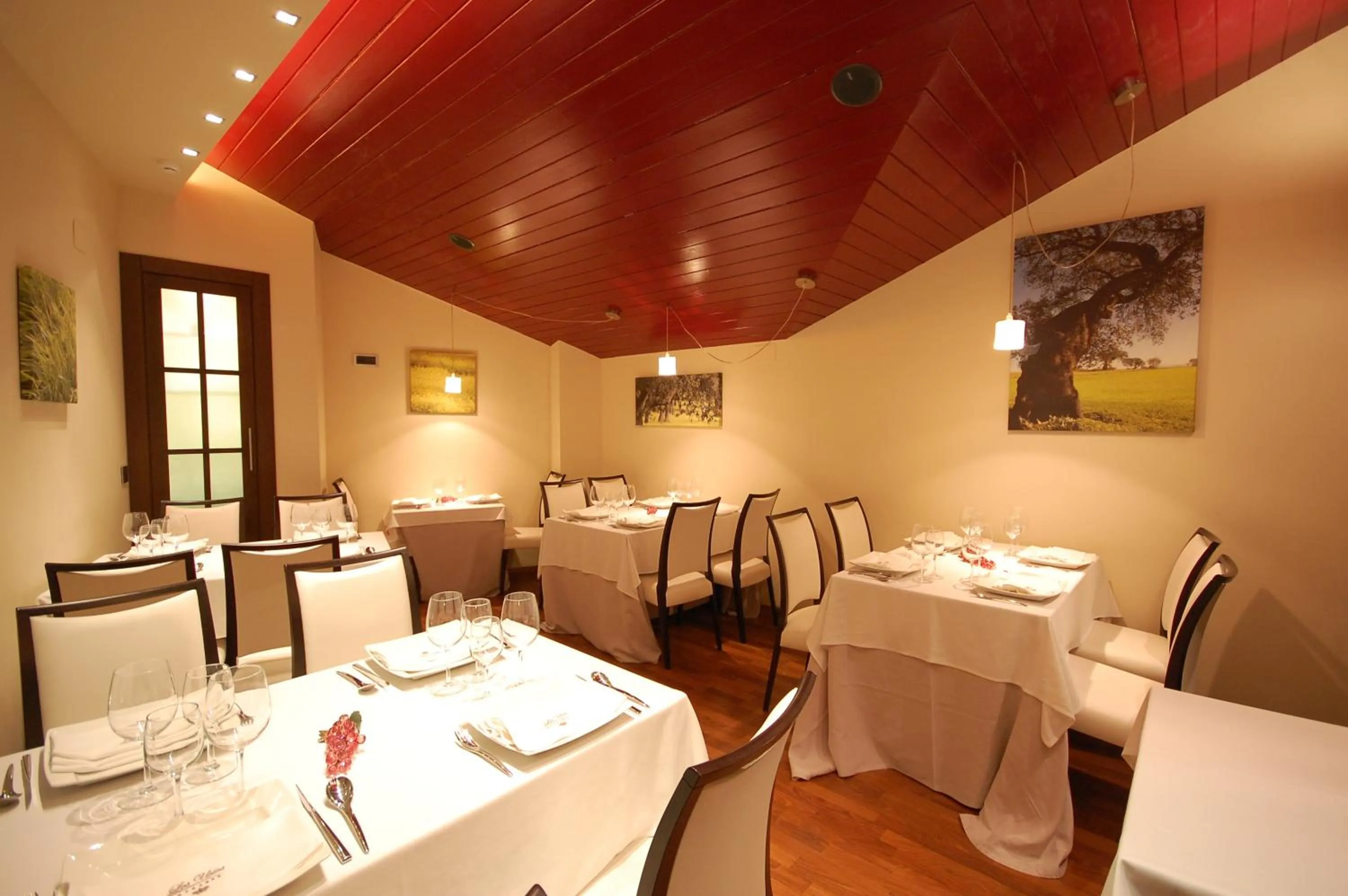 Restaurant/places to eat in Hotel Los Usías