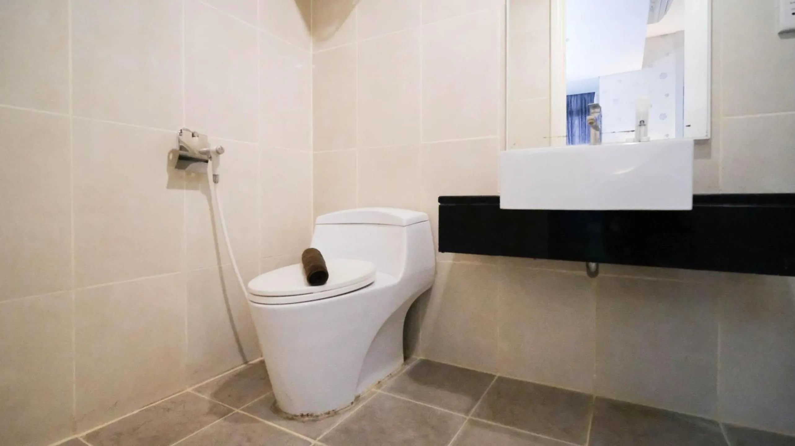 Strategic and Comfy 2BR Apartment at Trillium Residence By Travelio