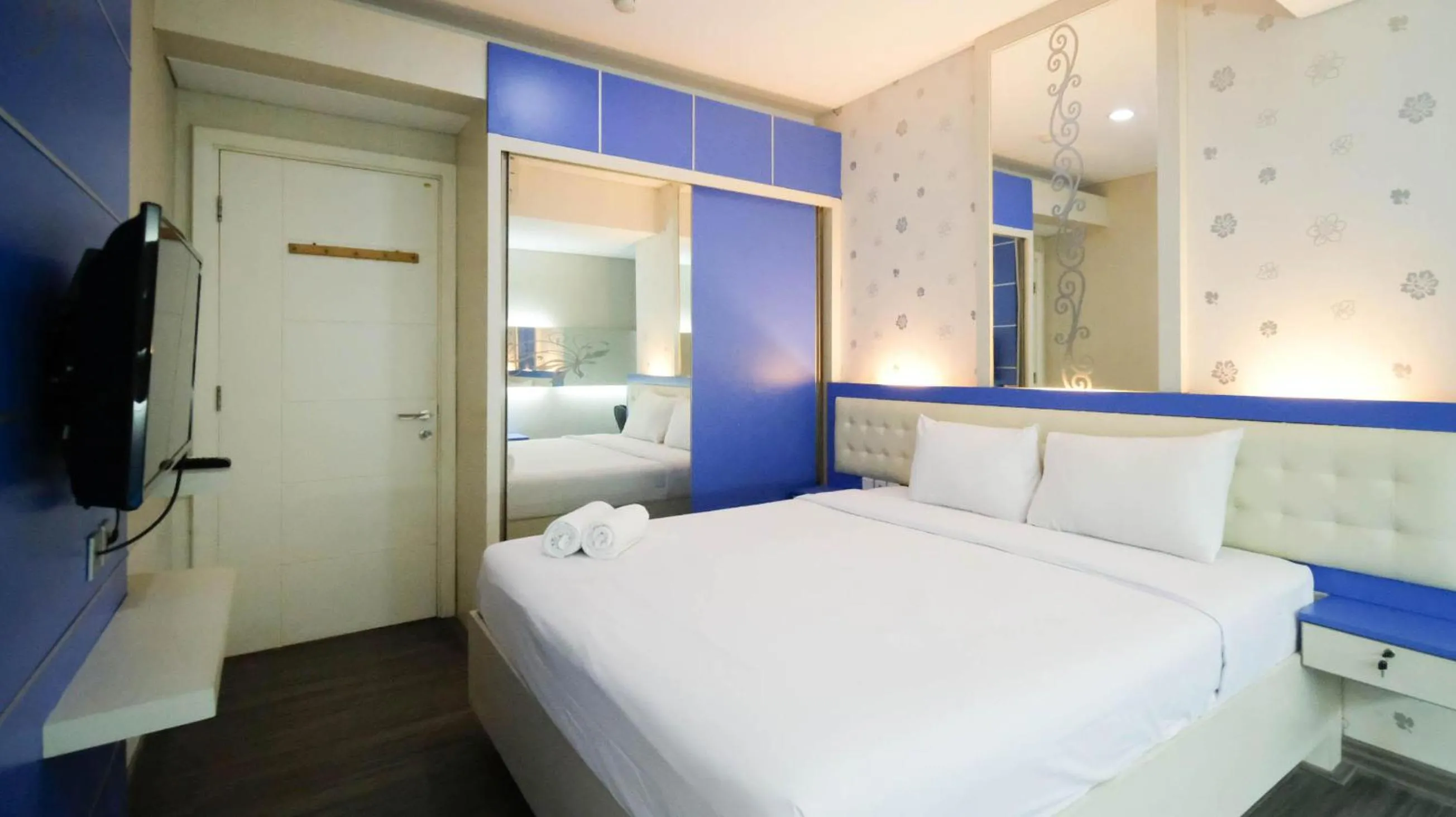 Bed in Strategic and Comfy 2BR Apartment at Trillium Residence By Travelio