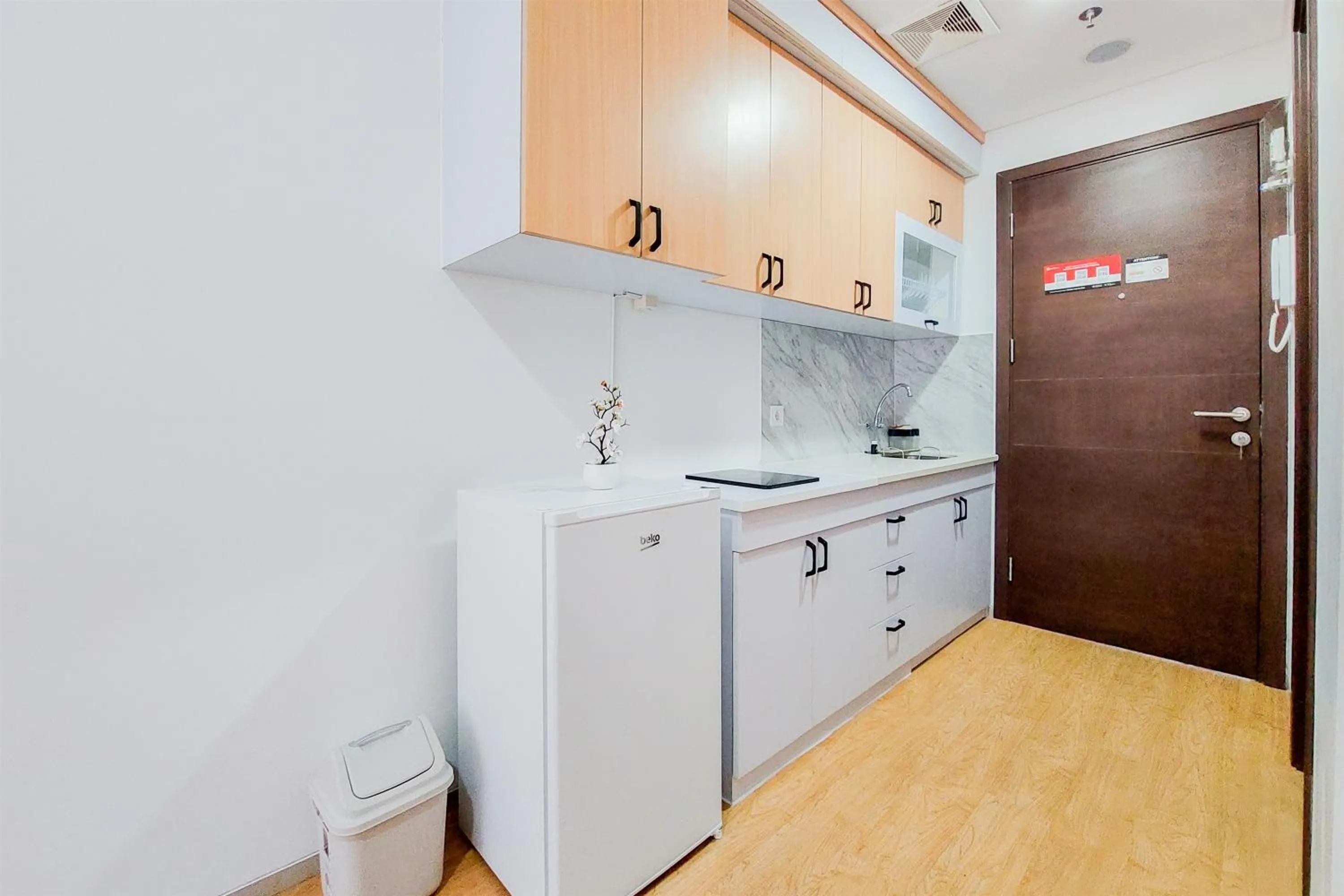 Minimalist Studio Room near Campus at Pacific Garden Alam Sutera Apartment By Travelio
