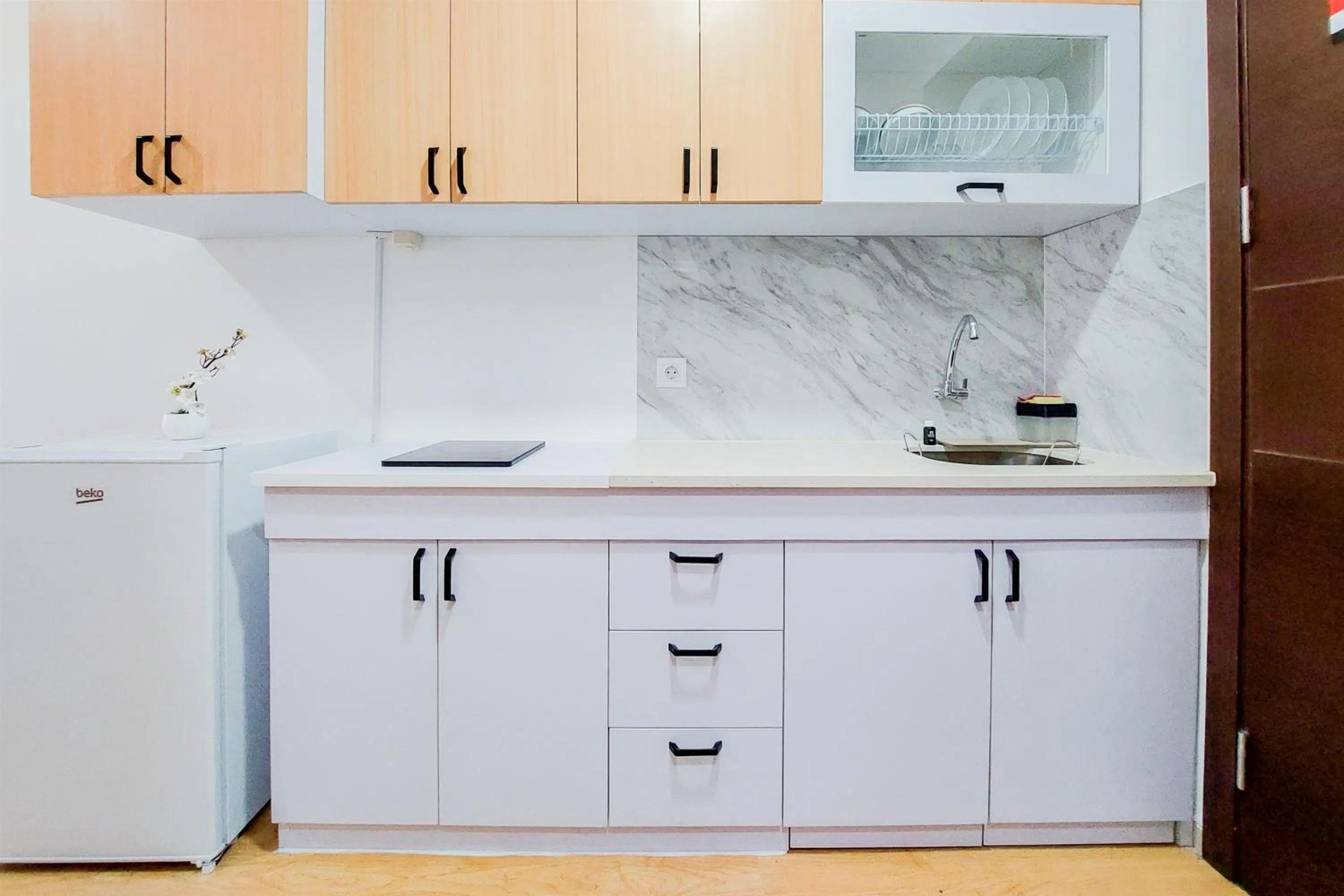 Minimalist Studio Room near Campus at Pacific Garden Alam Sutera Apartment By Travelio